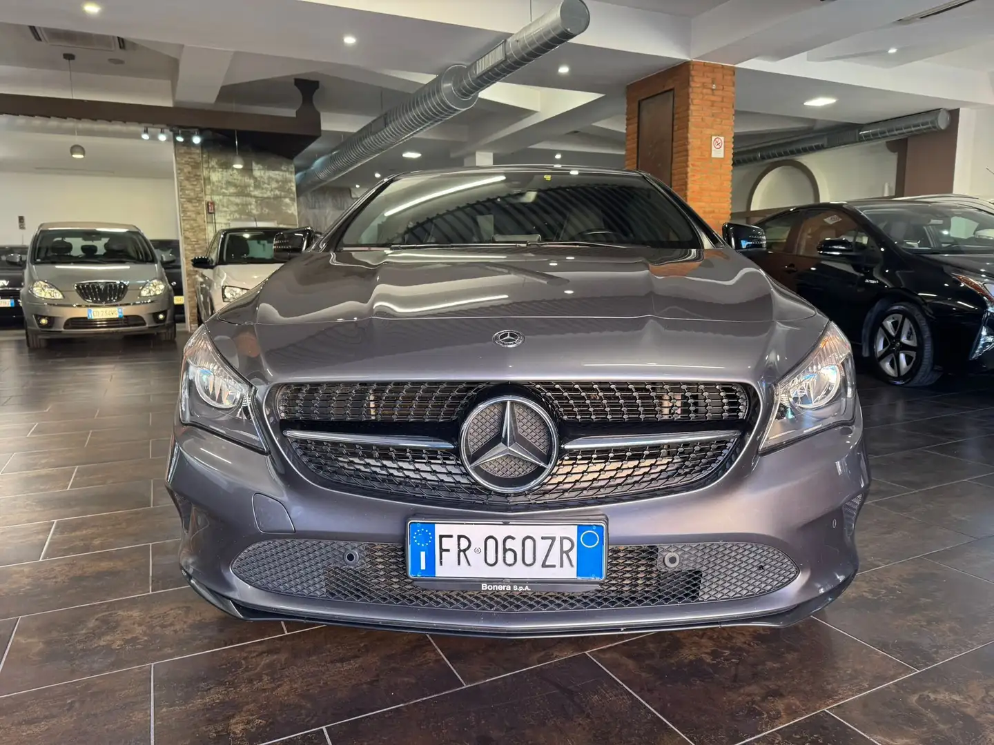 Mercedes-Benz CLA 200 CLA - C117 d Sport 4matic auto FL Grijs - 2