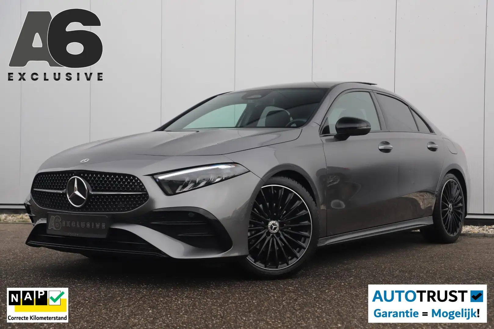 Mercedes-Benz A 180 AMG Line Night Pakket Automaat Panoramadak 19 inch Grijs - 1