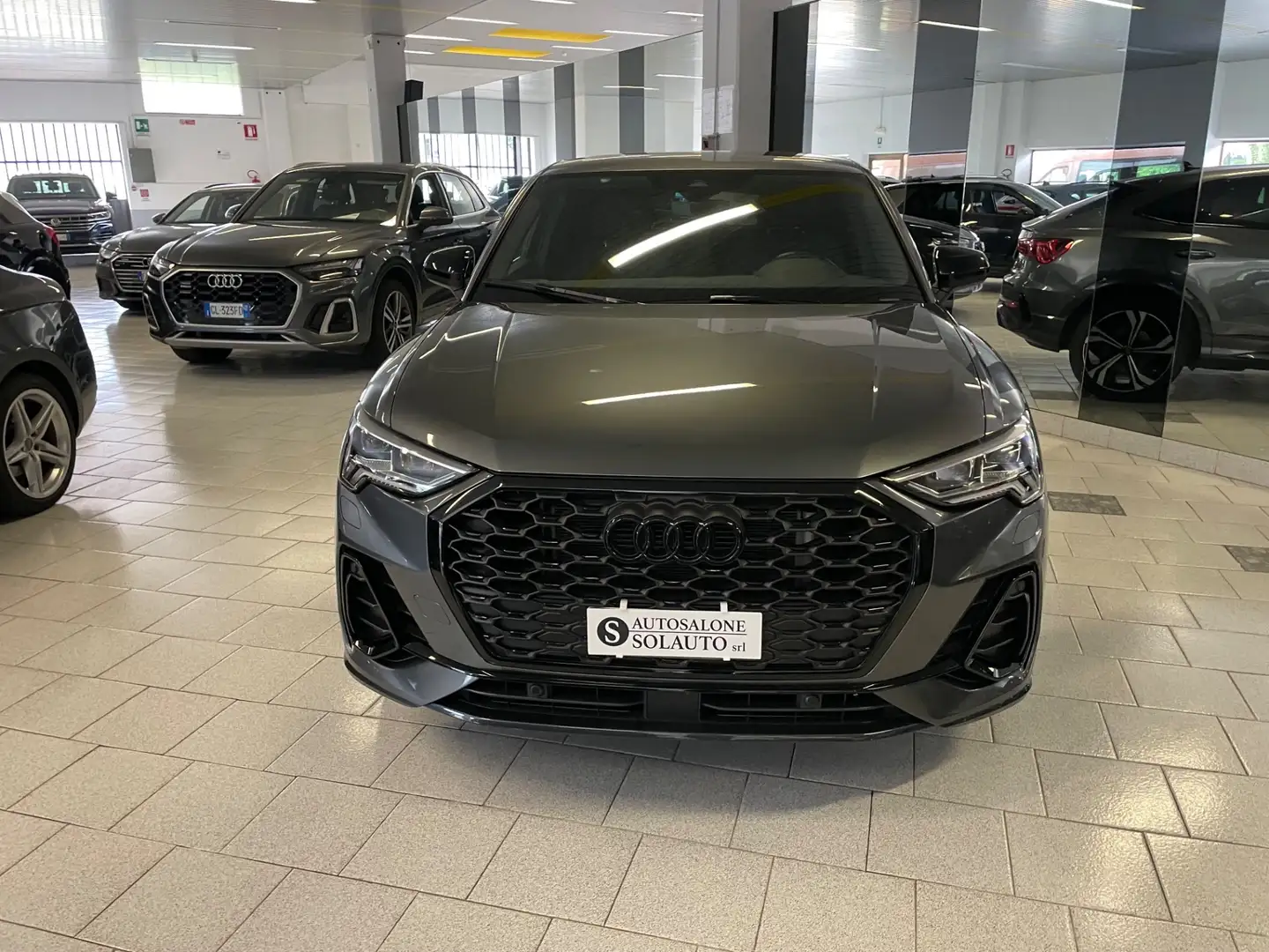 Audi Q3 SPB Sportback 45 TFSI e S tronic S line edition Grigio - 2