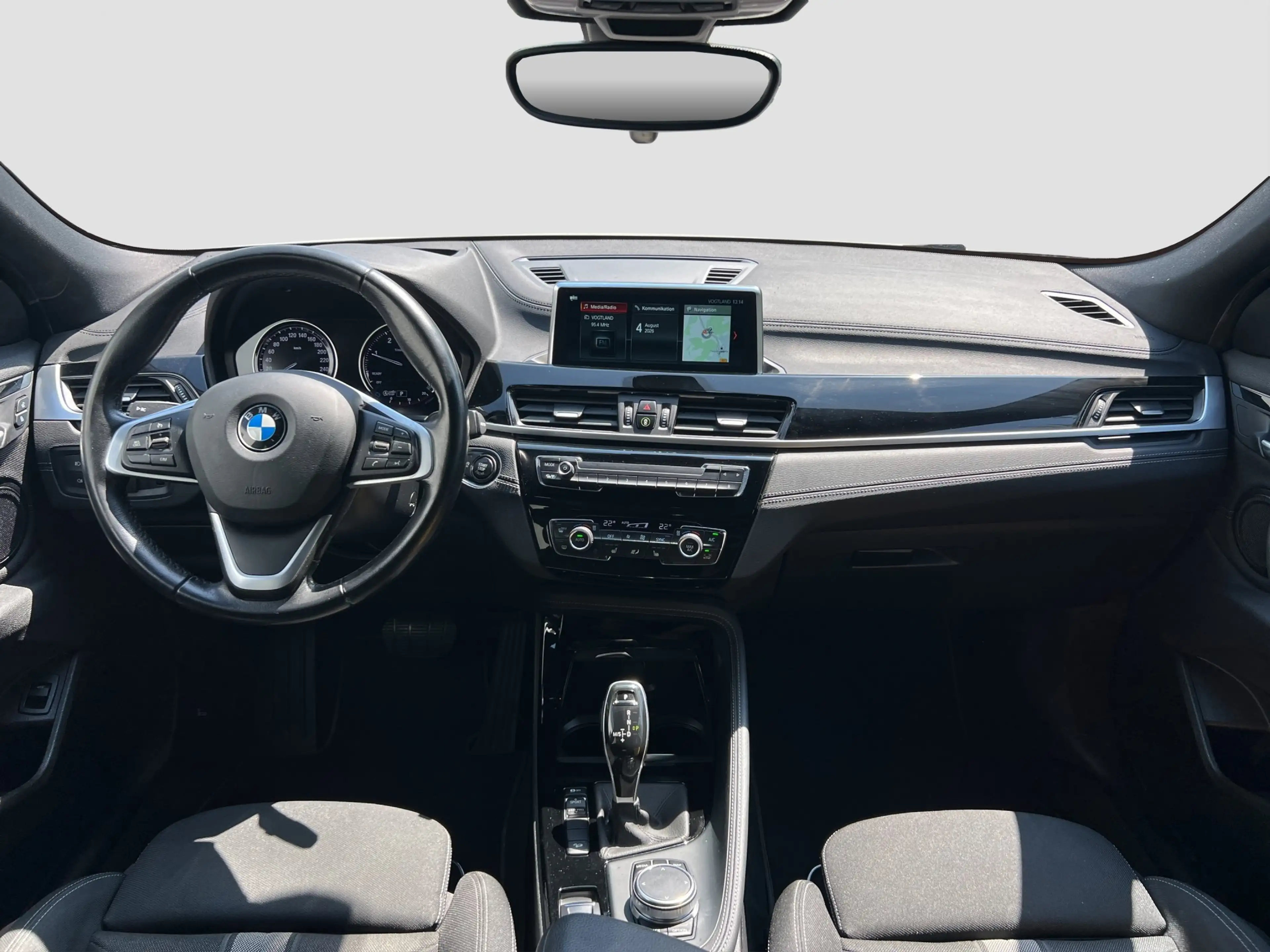 BMW X2 xDrive18d LED SpurAss HUD Navi RFK Sportsitz — photo 12
