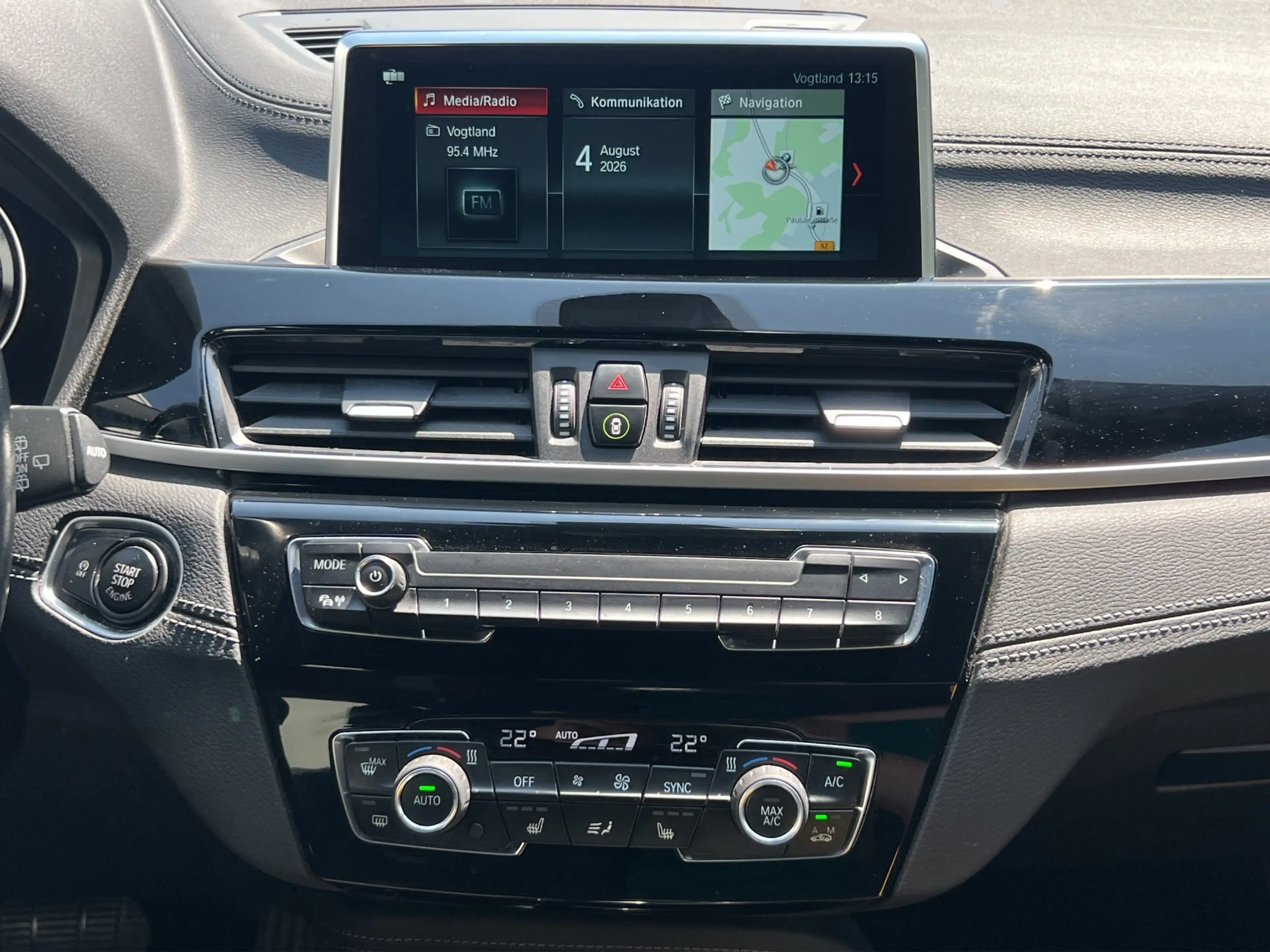 BMW X2 xDrive18d LED SpurAss HUD Navi RFK Sportsitz — photo 14