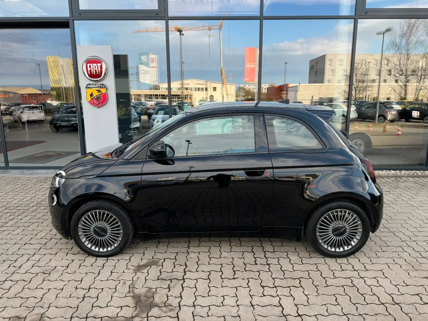 Fiat 500e 23,8 kW Action+Parksensoren, Radio, Komfort Zwart - 2
