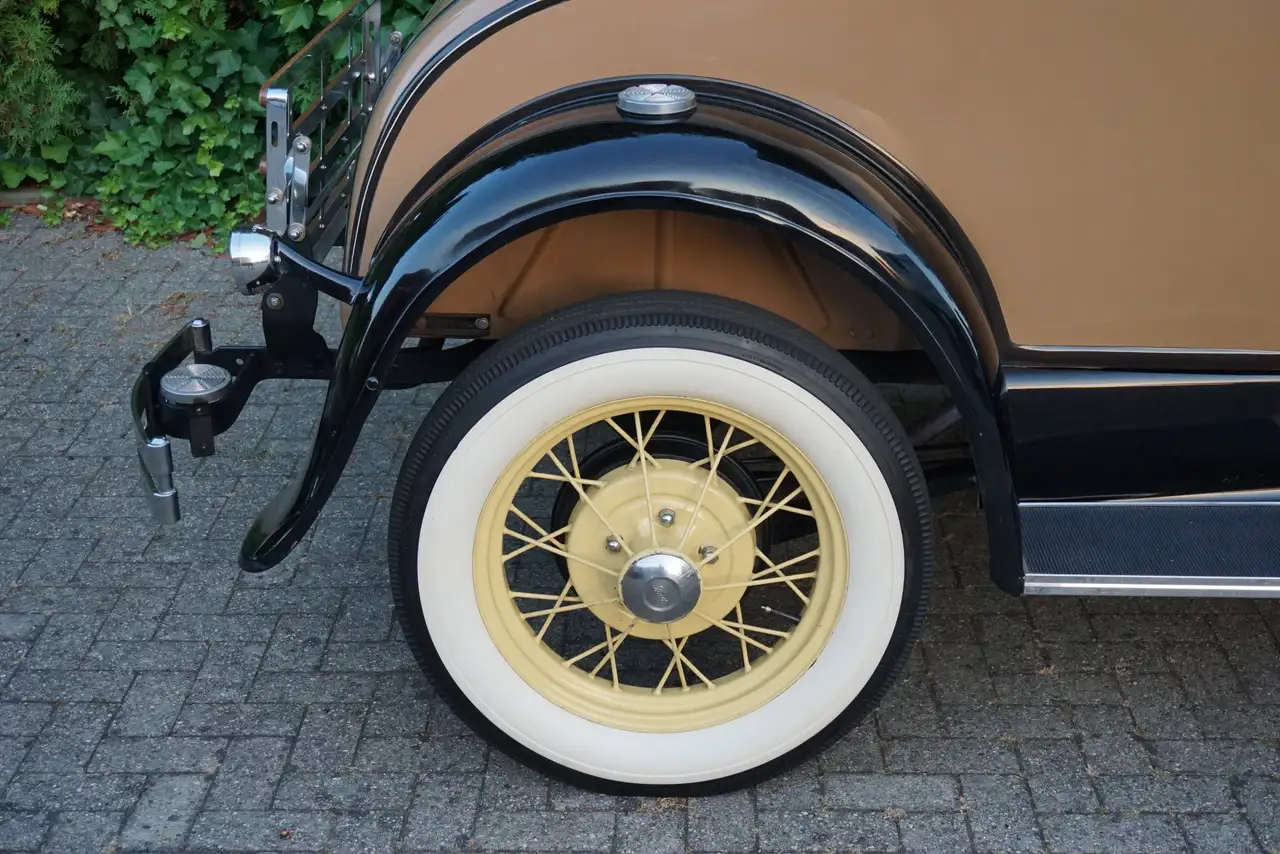 Ford Model A Roadster DeLuxe, foto 3