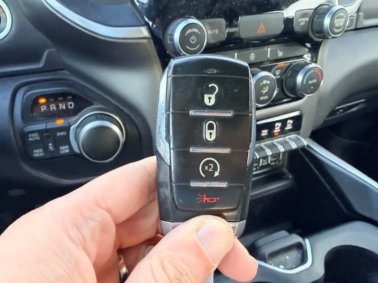 RAM 1500 снимка RAM 1500