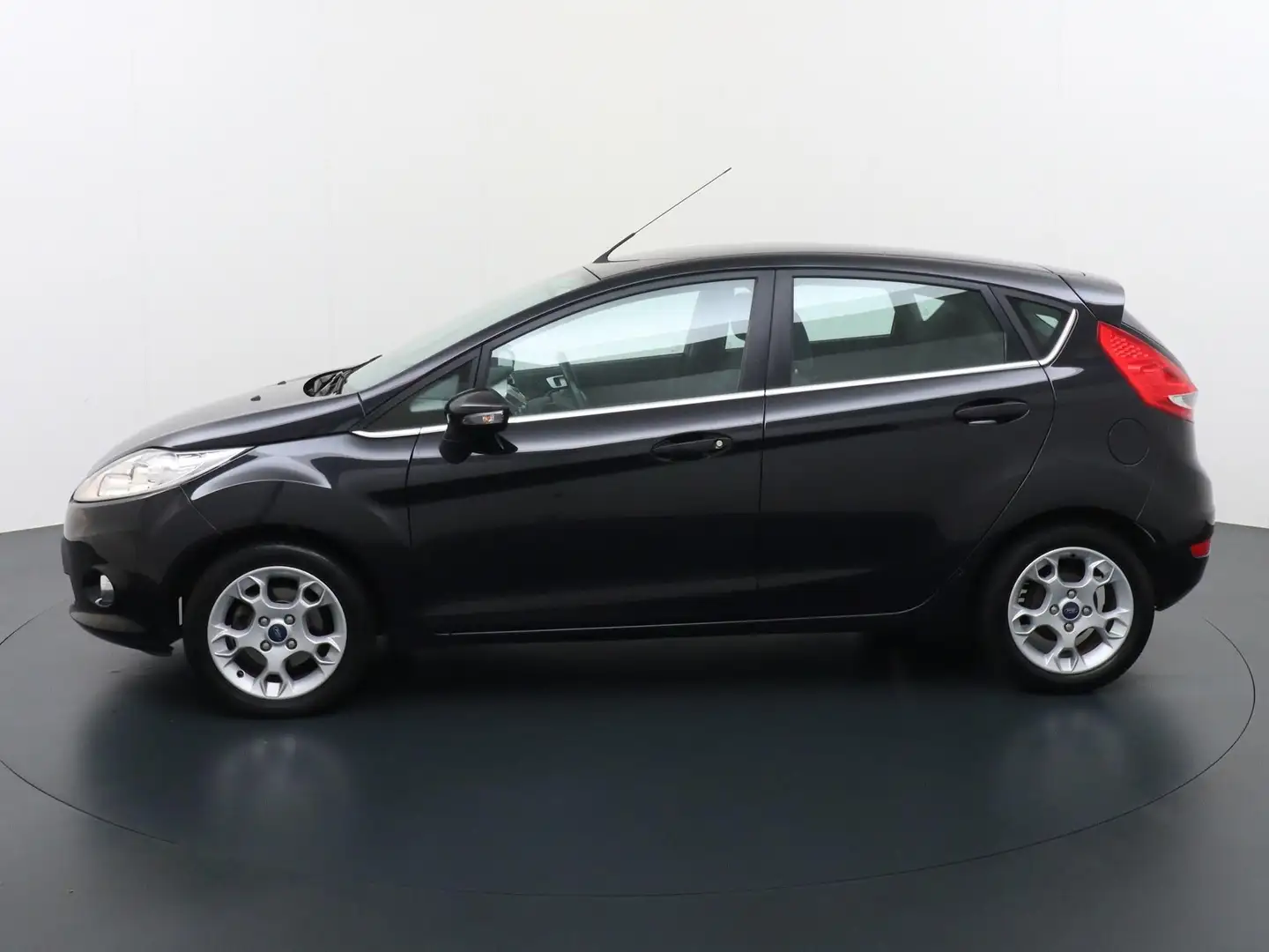 Ford Fiesta 1.25 Titanium Zwart - 2