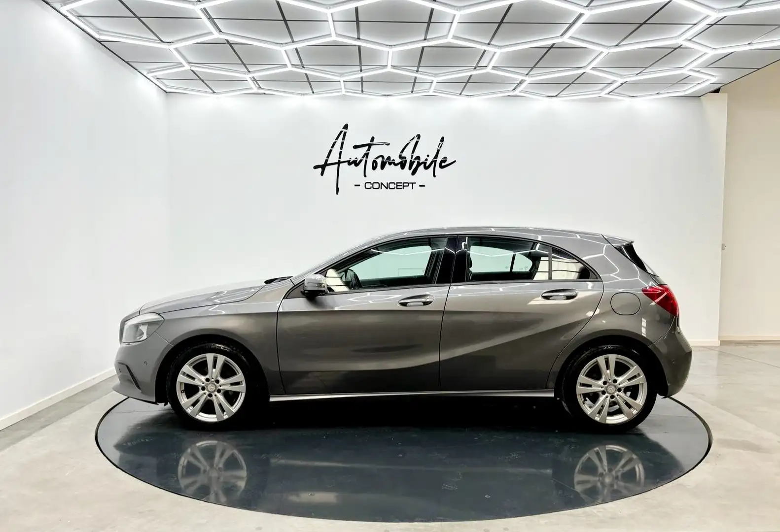 Mercedes-Benz A 180 ✅️1AN GARANTIE ✅️ BOITE AUTOMATIQUE Grey - 2