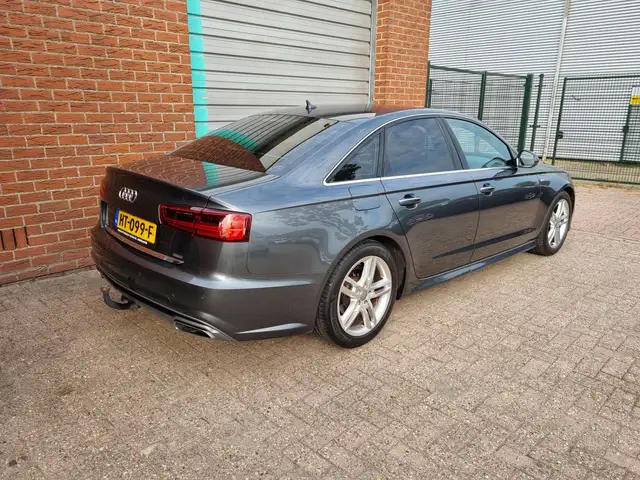 Audi A6 view 3