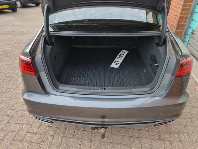 Audi A6 view 7