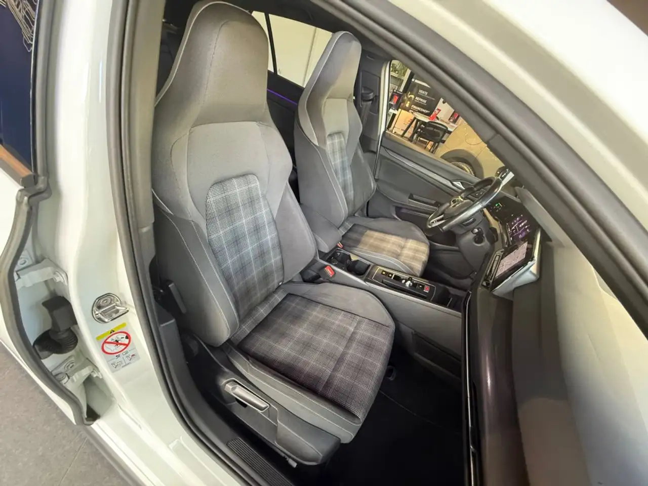 Volkswagen Golf GTD — photo 17