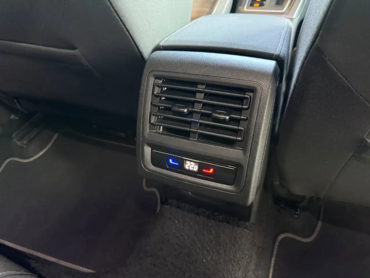 Volkswagen Golf GTD — photo 19