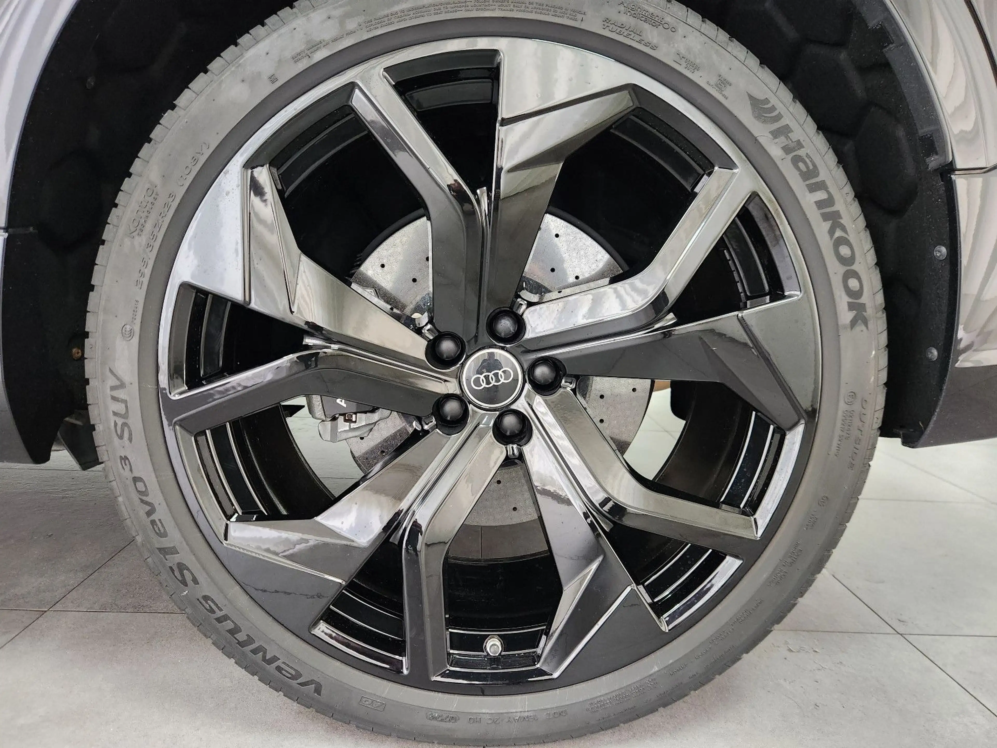 Audi RS Q8 4.0 TFSI quattro Keramik AHK Std.hzg. Pano — photo 9