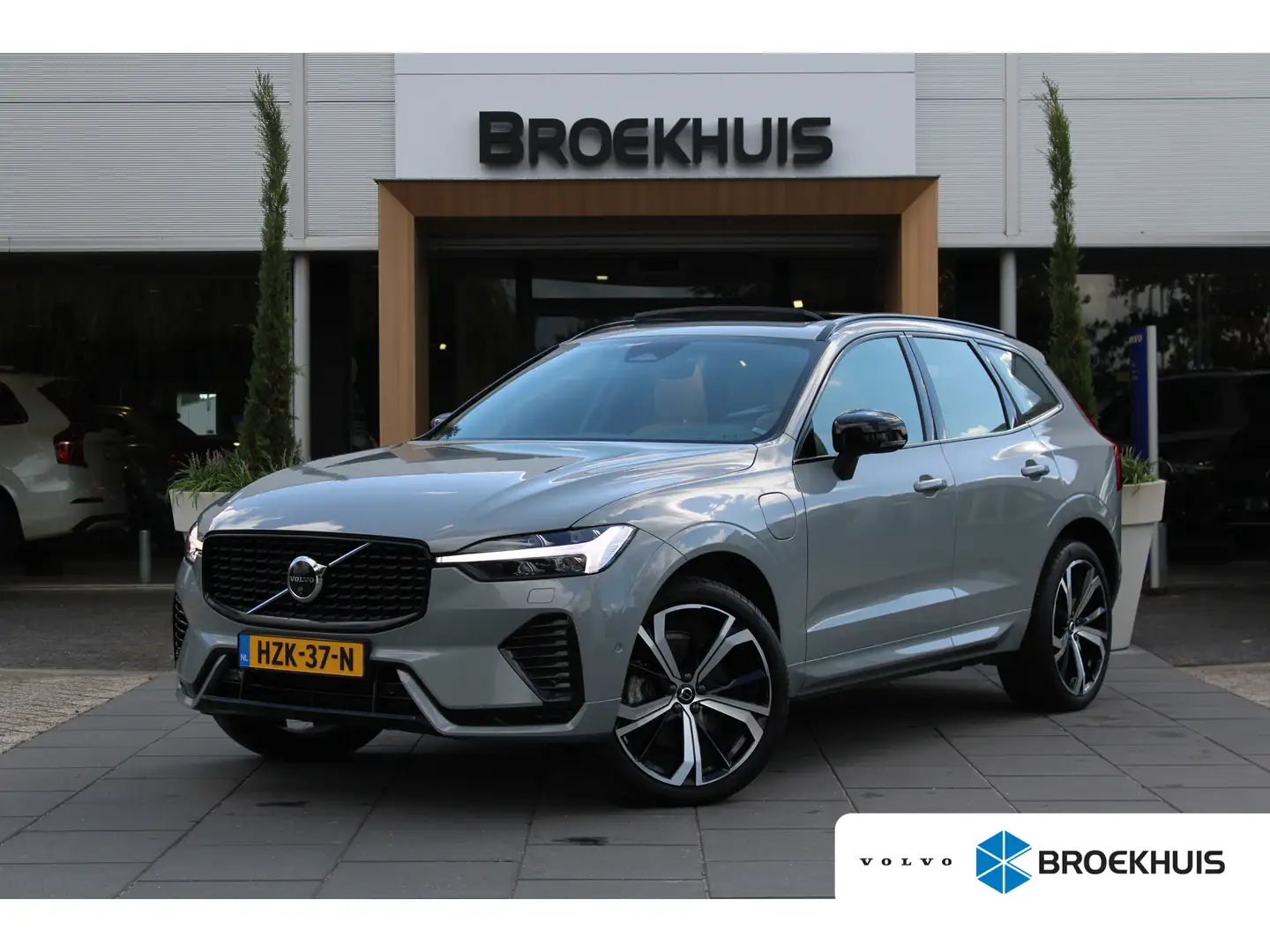 Volvo XC60 T6 AWD Plus Dark | Luchtvering | Trekhaak | 360 ca Grau - 1