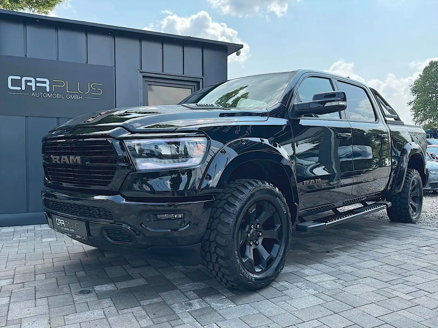 Dodge RAM 5.7 V8 HEMI LARAMIE Night 4x4 eTorq  Tesla Чорний - 1