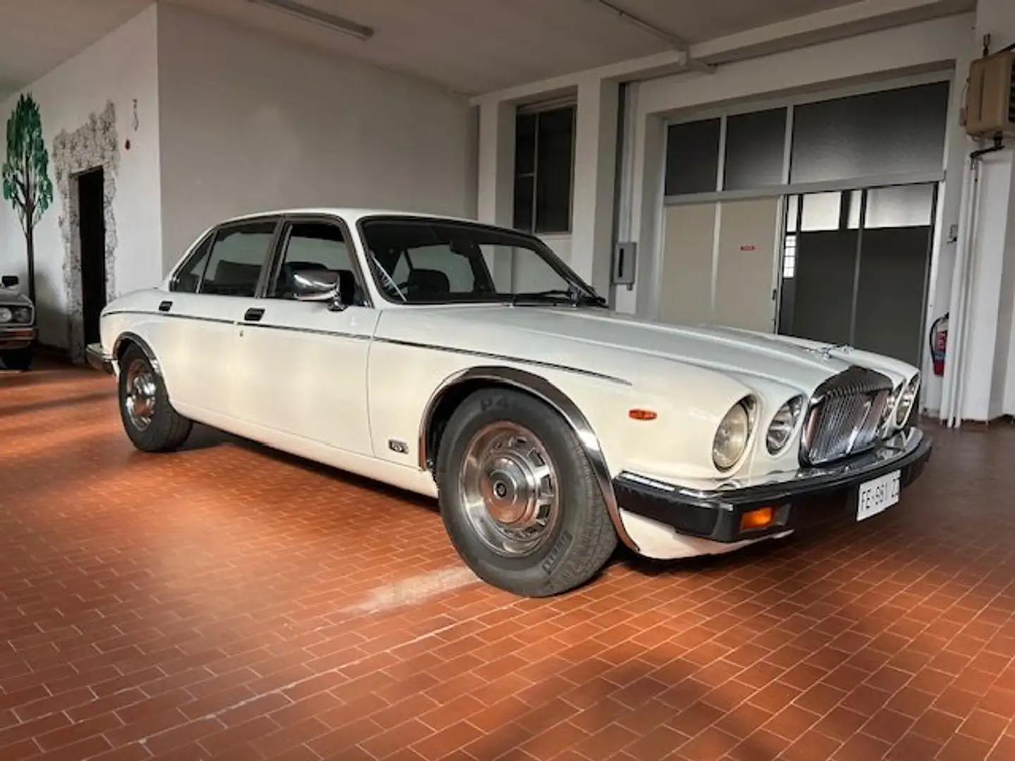 Jaguar Sovereign XJ6 4.2 DAIMLER Blanc - 1