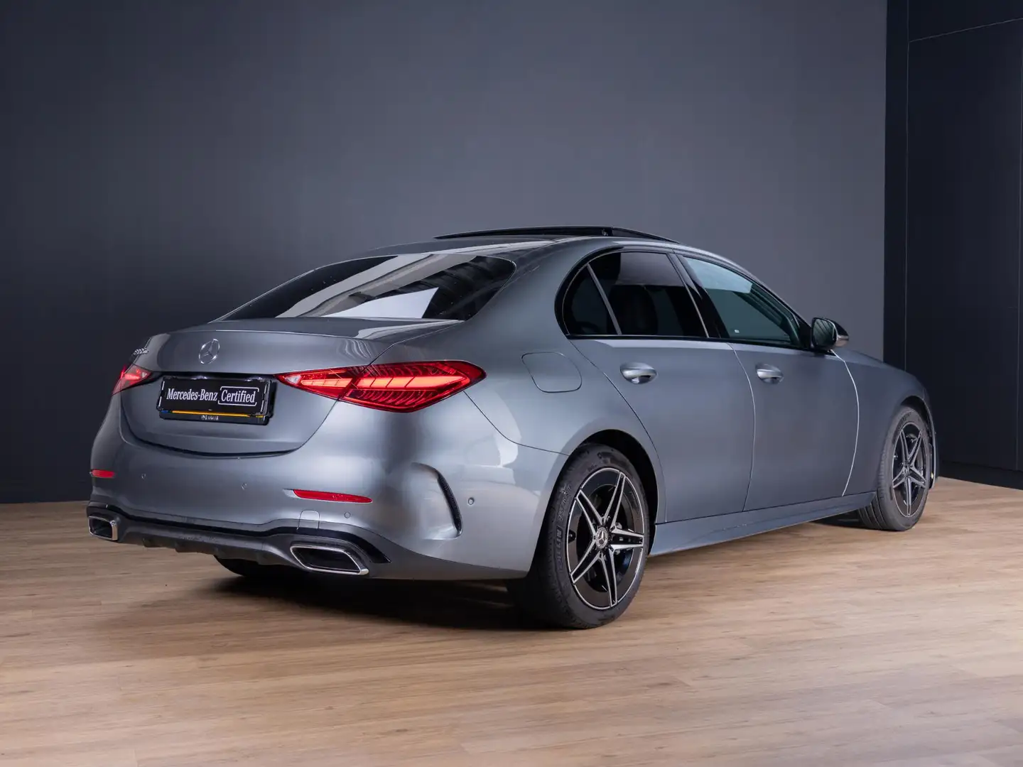 Mercedes-Benz C 300 Limousine e star Edition AMG Line Panorama dak Gris - 2
