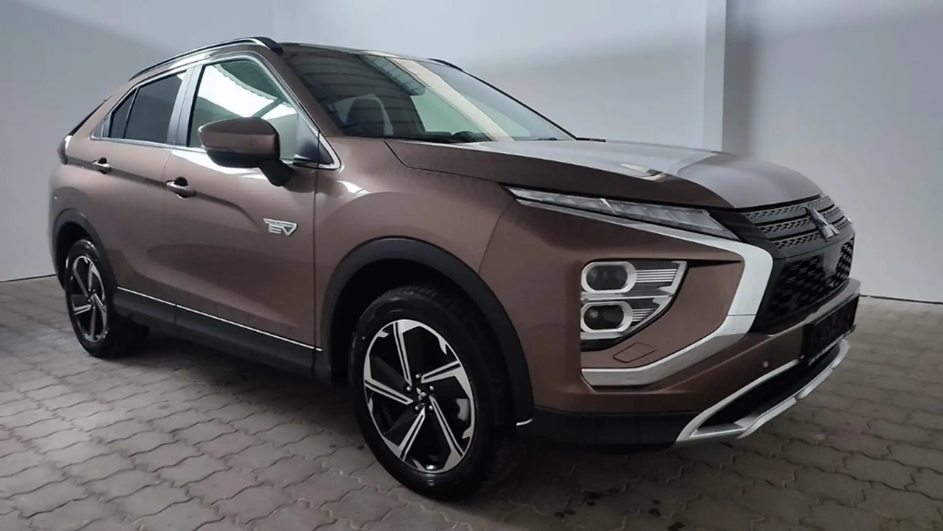 Mitsubishi Eclipse Cross PHEV PLUS - mit Anhängerkupplung, LED-Scheinwe Marrón - 2