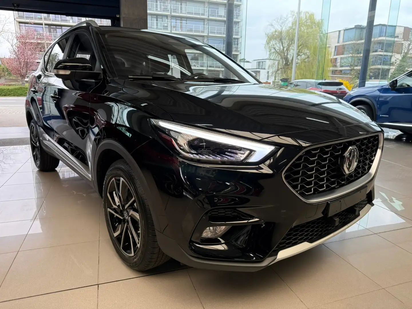MG ZS 1.5i LUXURY+GPS/LEDER/360 CAM/LED/VERW.ZET-NIEUW! Negro - 1