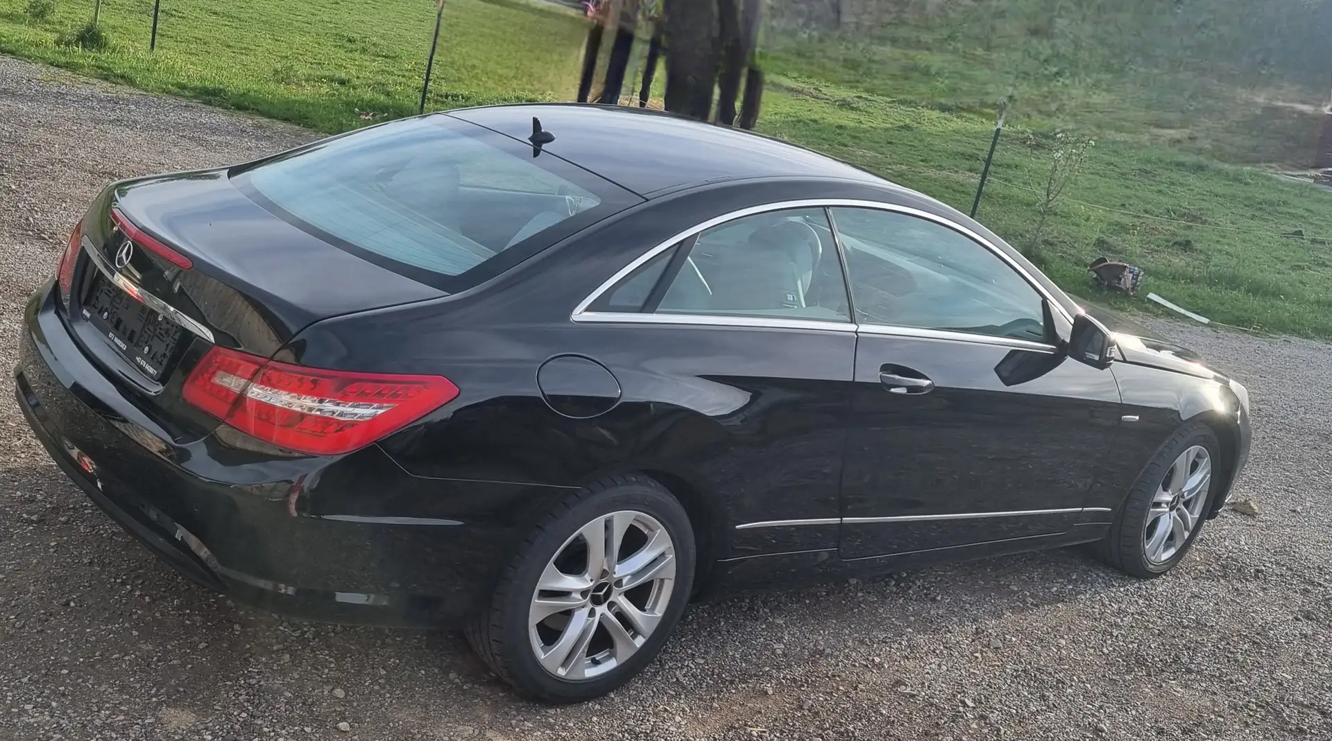 Mercedes-Benz E 220 E220 CDI Coupe 207 Schwarz - 1