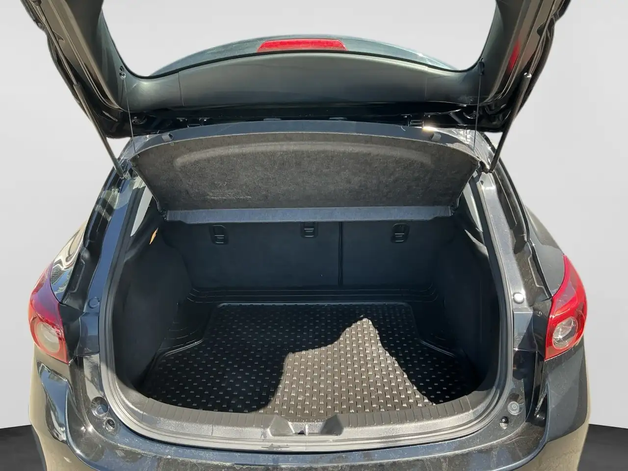 Mazda 3 снимка Mazda 3