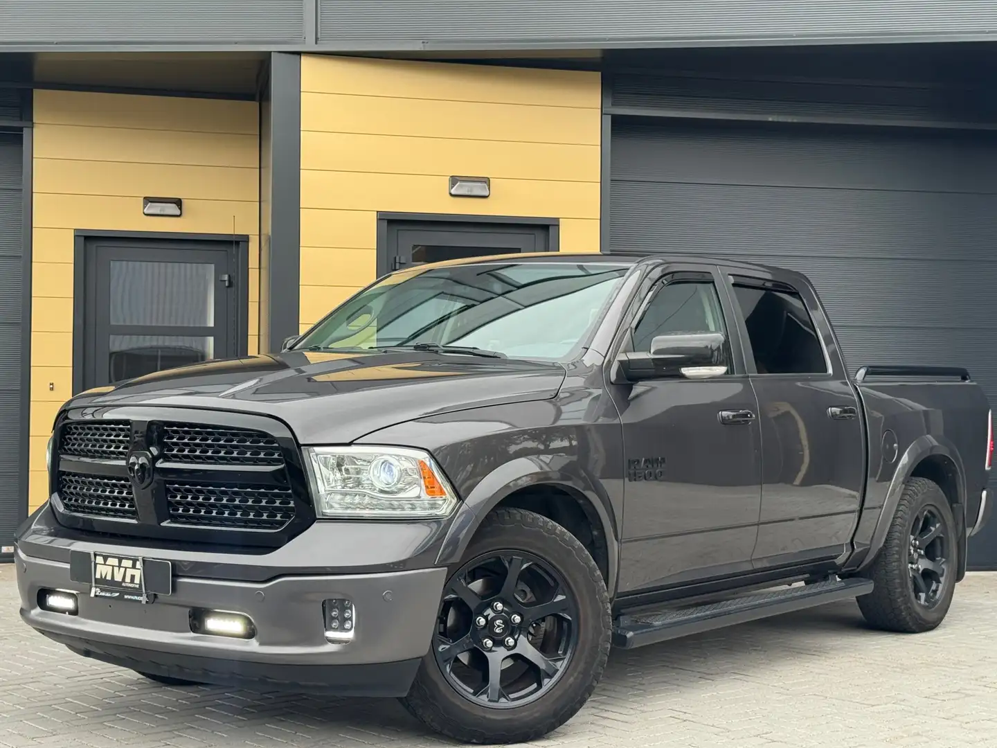 Dodge RAM 1500 5.7 V8 4x4 Quad Cab 6'4 - Fiscale waarde 3800 Noir - 1