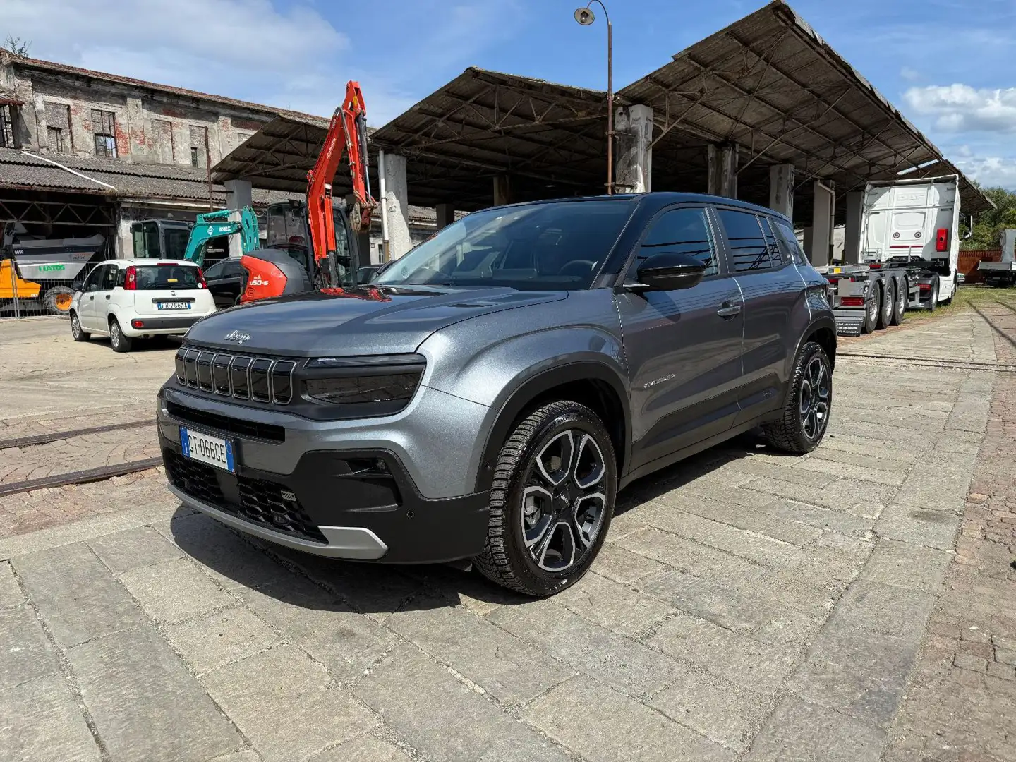 Jeep Avenger 1.2 Turbo 100 CV Summit Gris - 2