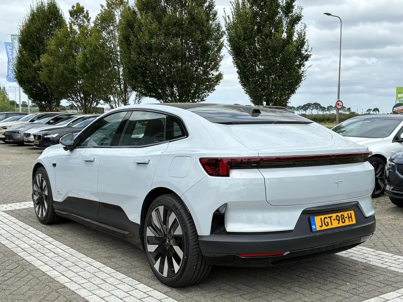 Polestar 4 2025