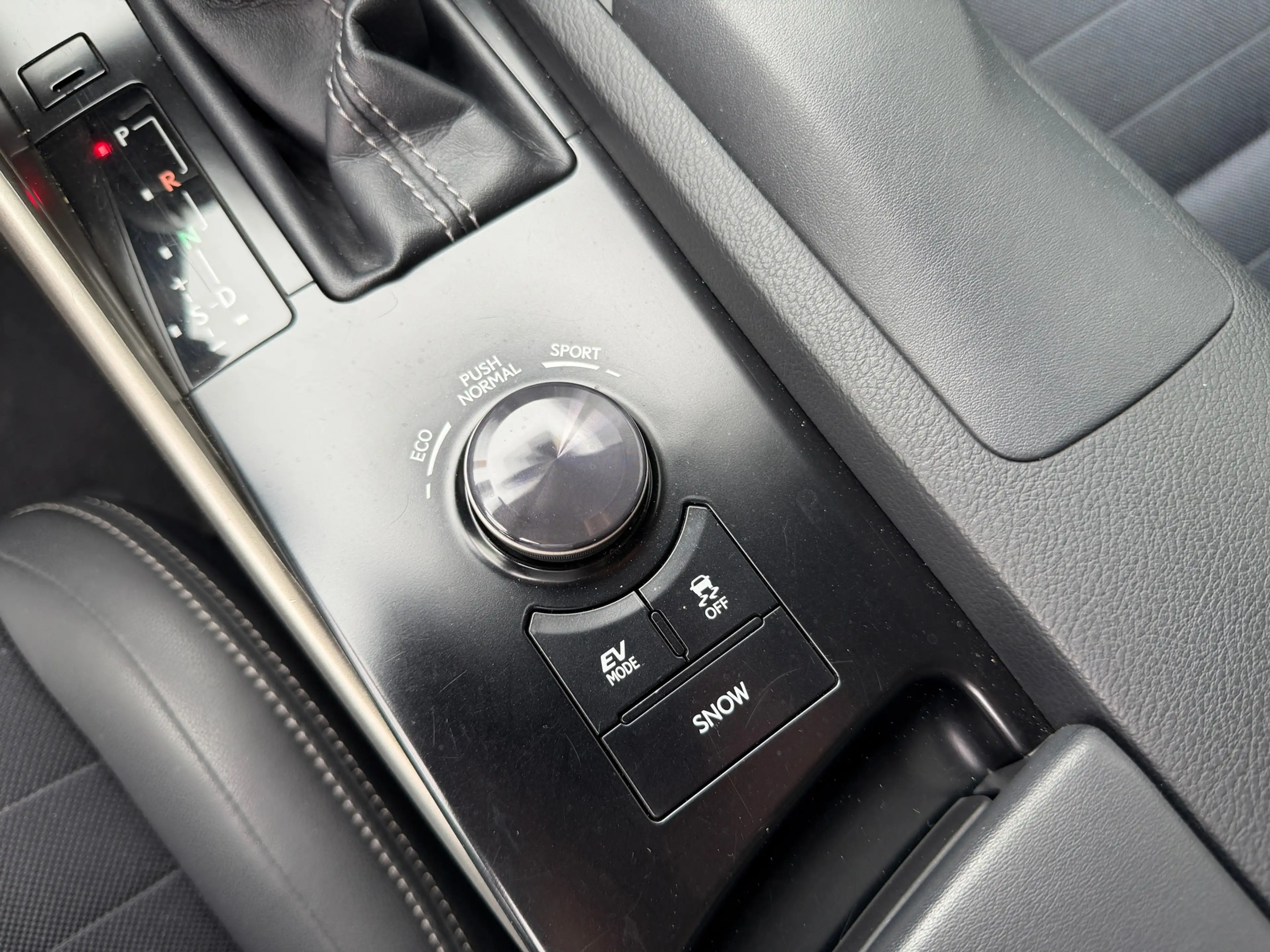 Lexus IS 300 300h Edition [ dealer oh, nl-auto, 1e eig ] — photo 33