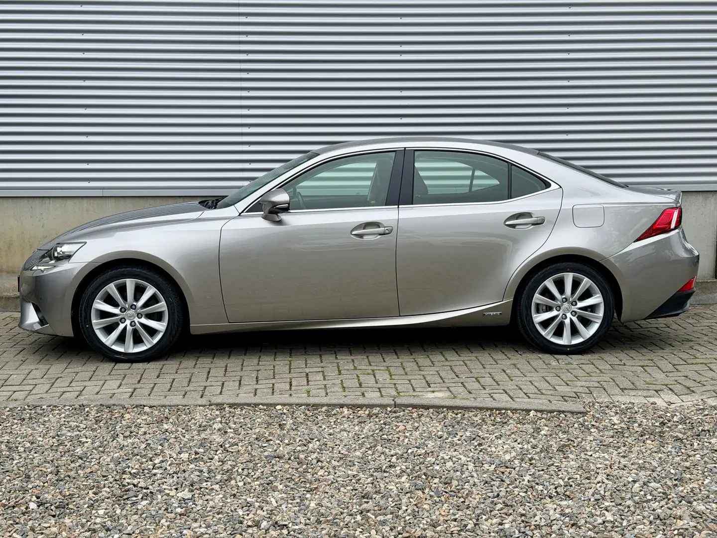 Lexus IS 300 300h Edition [ dealer oh, nl-auto, 1e eig ] Grau - 2