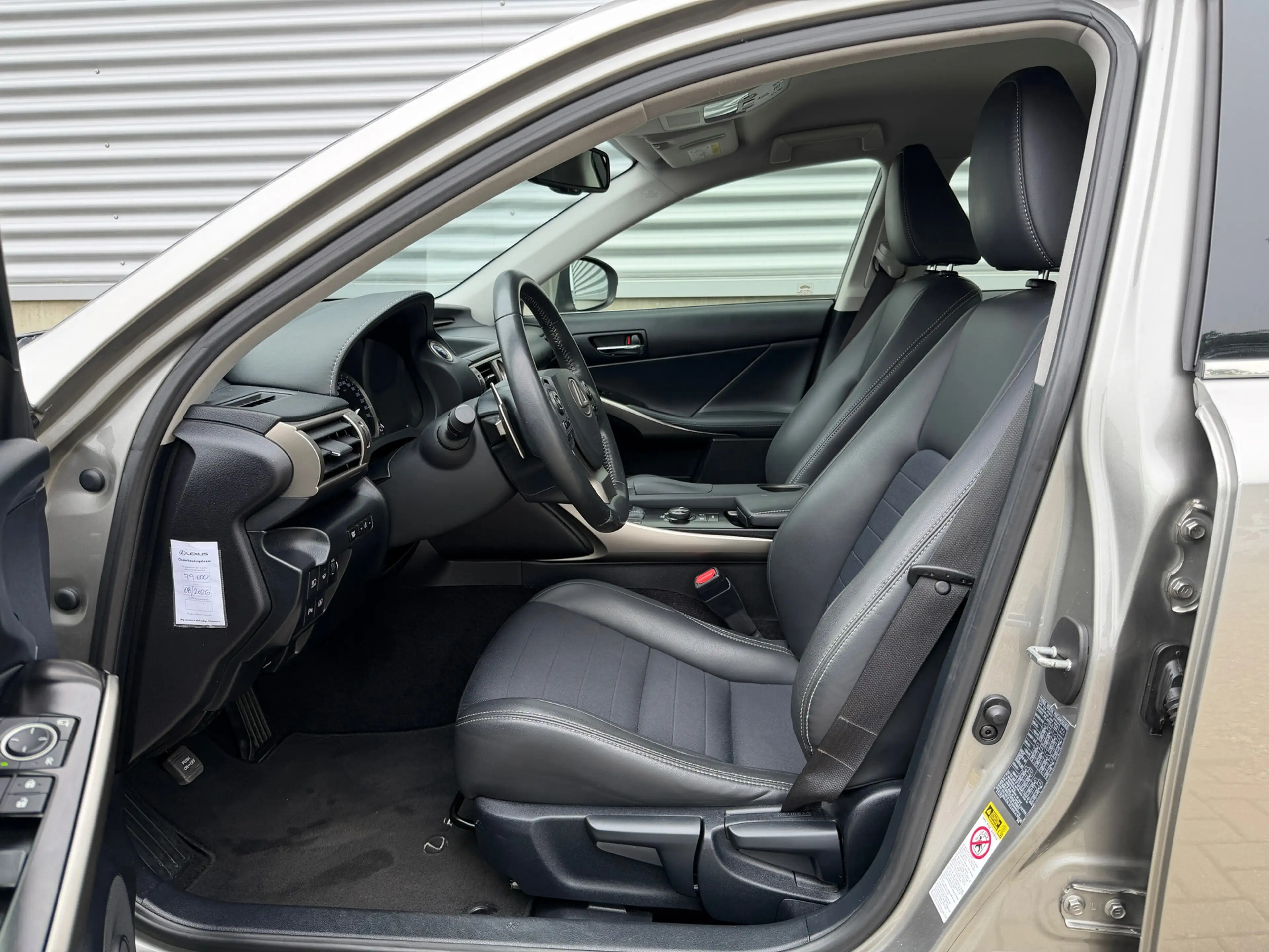 Lexus IS 300 300h Edition [ dealer oh, nl-auto, 1e eig ] — photo 7