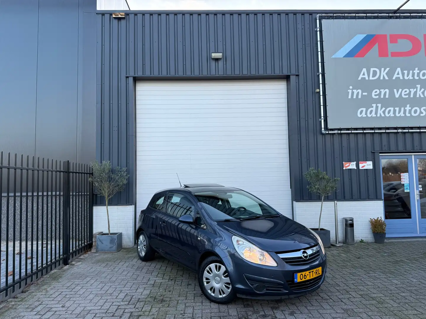 Opel Corsa 1.4-16V Enjoy AUTOMAAT/SCHUIFDAK/AIRCO/MOOIE AUTO Grau - 2