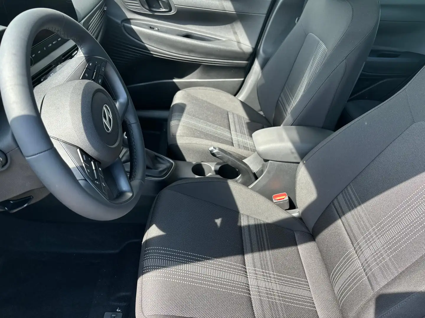 Hyundai i20 Family 1.2i 79PS, AURORA-GRAU METALLIC, WINTER-... Grau - 2