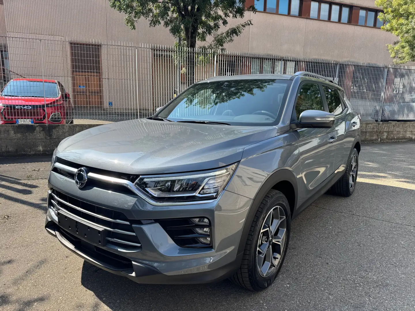SsangYong Korando 1.5 Turbo Gdi Black Edition  163CV AUTOM. KM.0 Gris - 1
