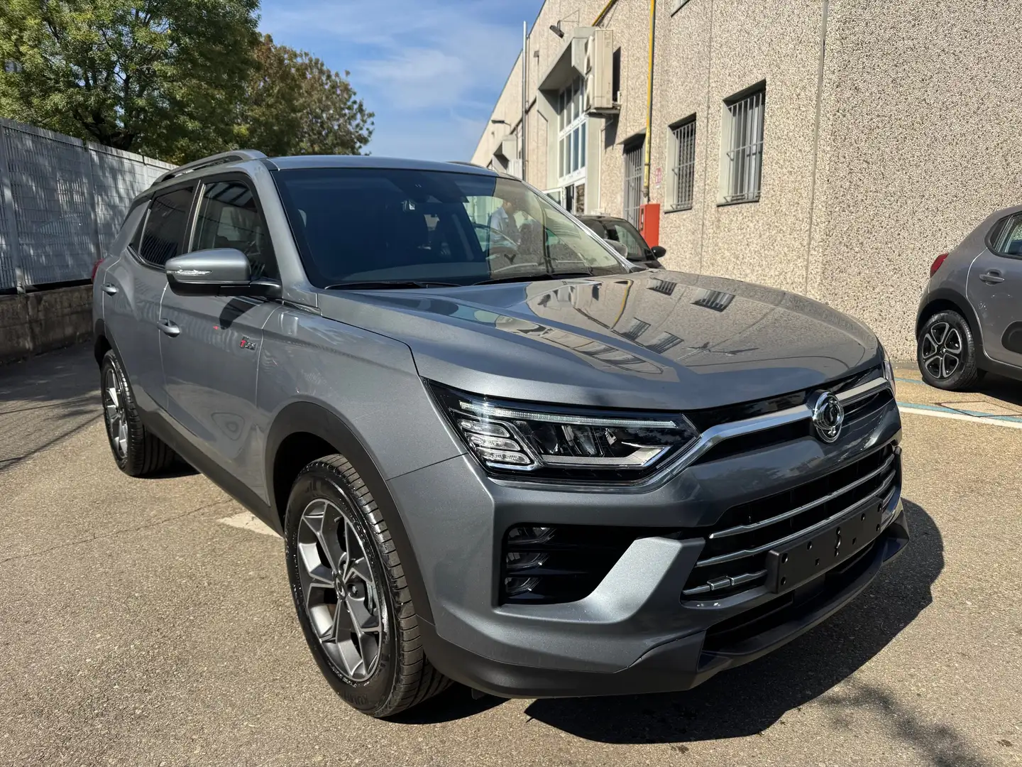 SsangYong Korando 1.5 Turbo Gdi Black Edition  163CV AUTOM. KM.0 Gris - 2