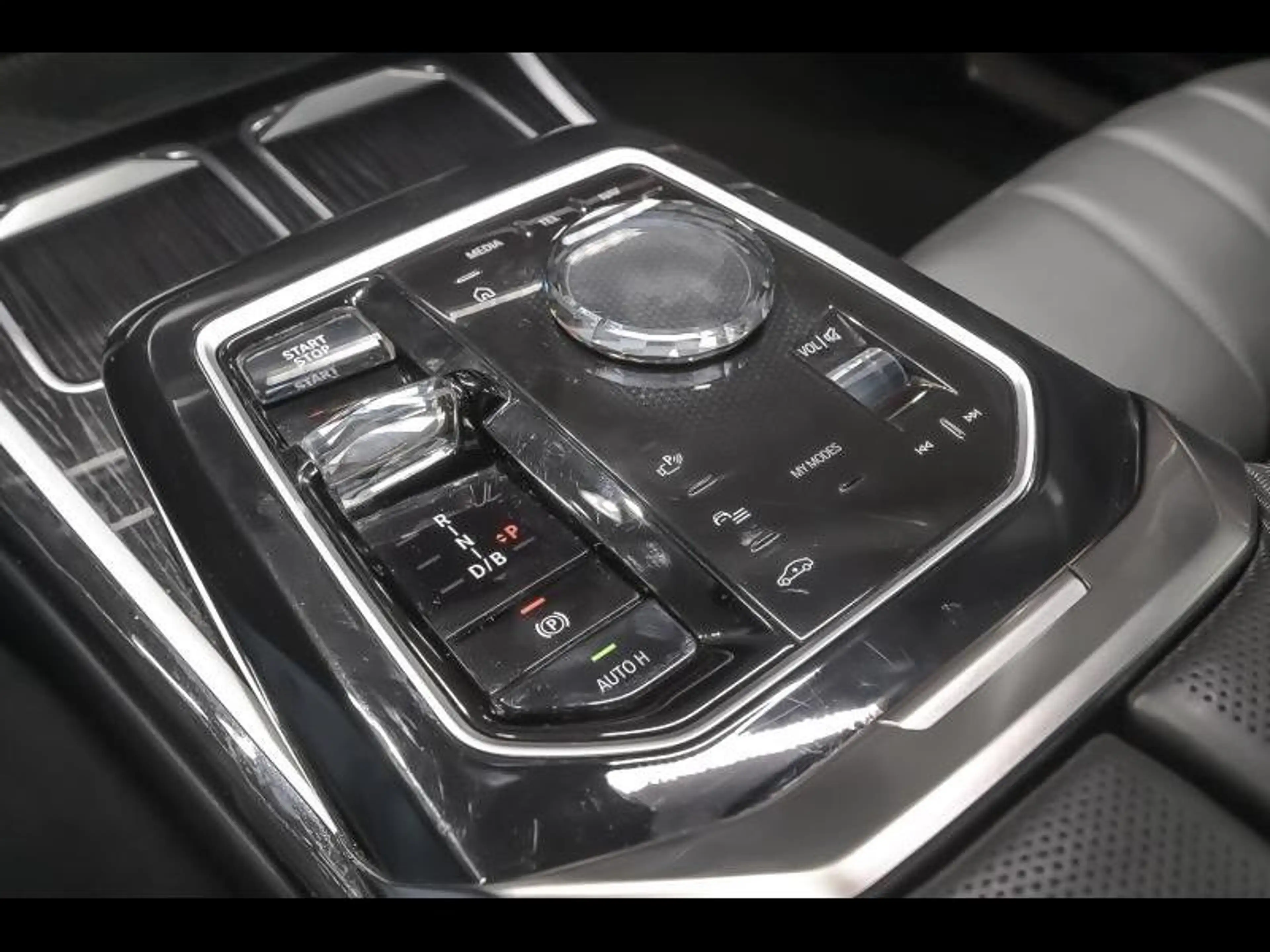 BMW i7 xDrive60 - M Pack — photo 11