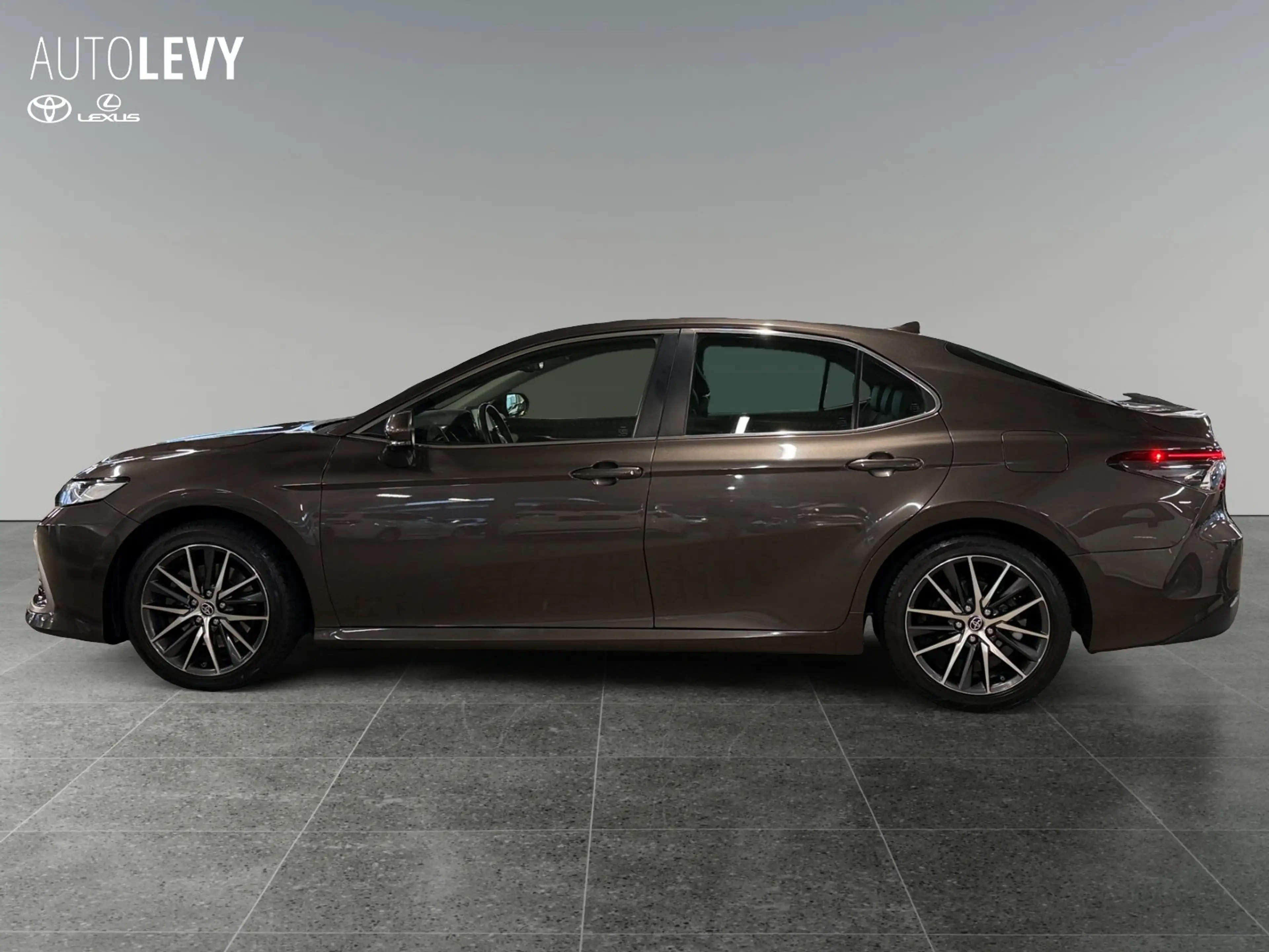 Toyota Camry 2.5 Hybrid +Kamera+CarPlay+Leder+Navi+PDC+ — photo 3