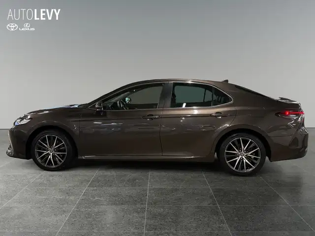Toyota Camry view 3