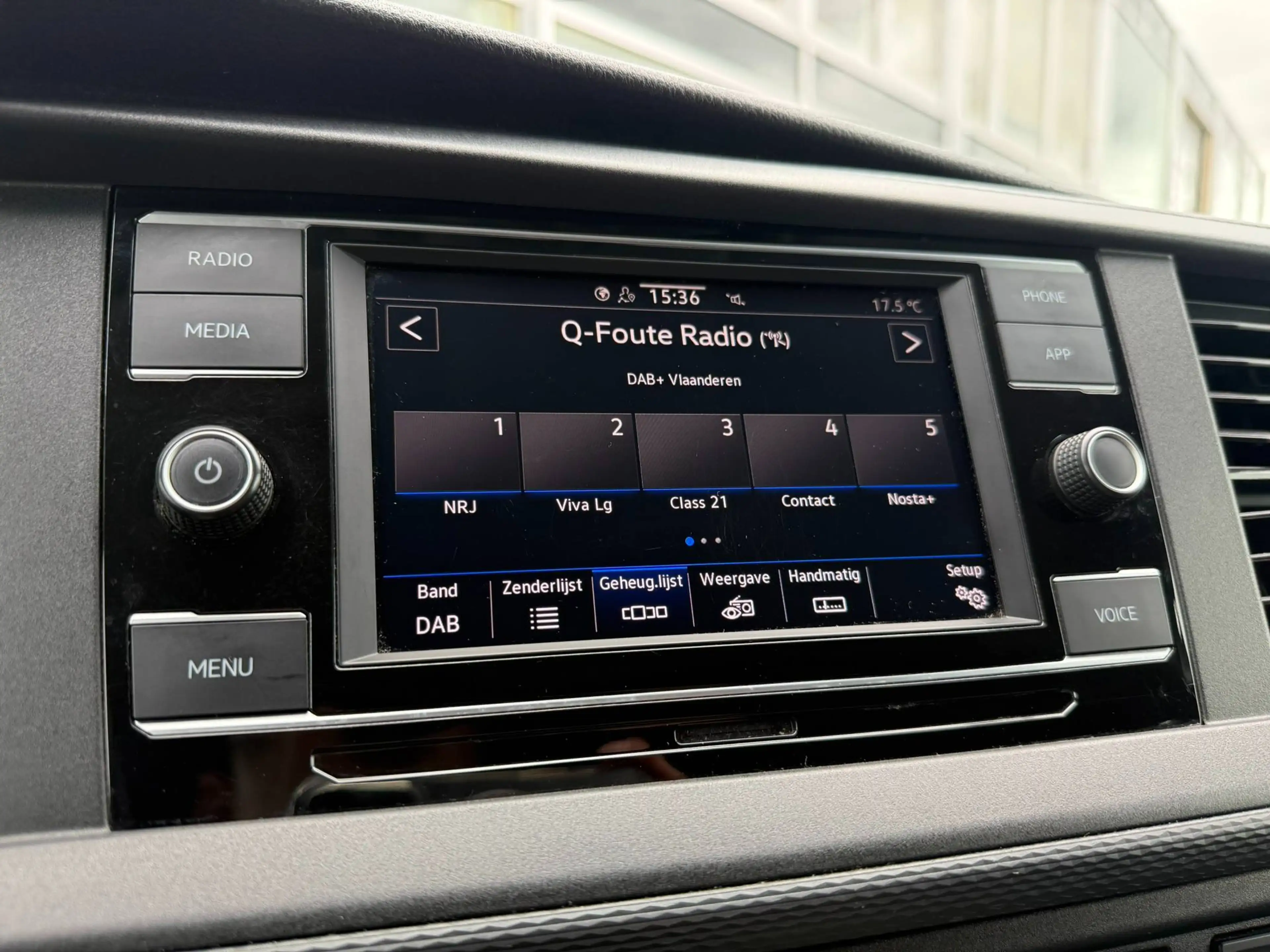 Volkswagen T6.1 Transporter AUTOMAAT / CARPLAY / TREKHAAK / AIRCO / SENSOREN / — photo 23