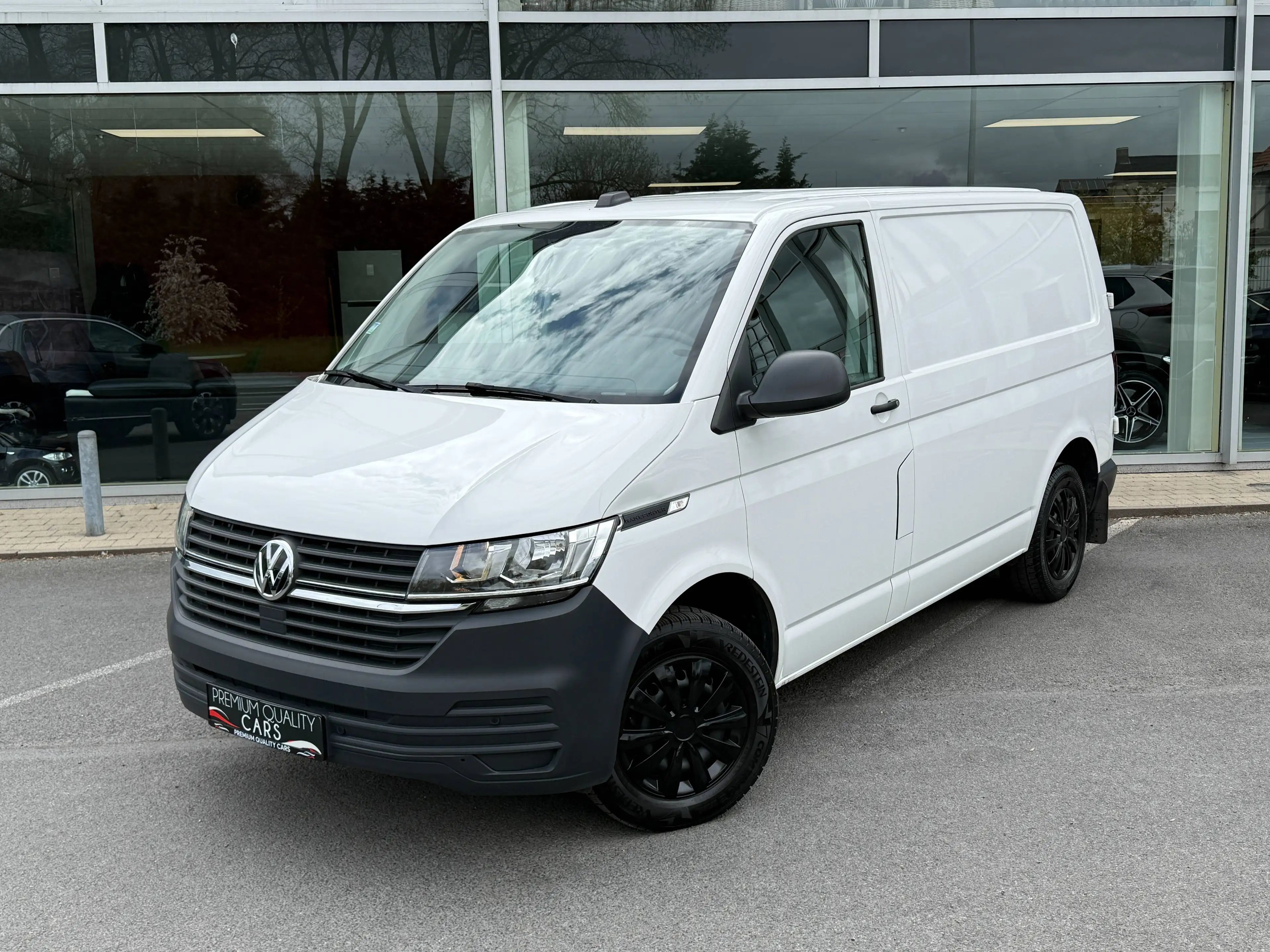 Volkswagen T6.1 Transporter AUTOMAAT / CARPLAY / TREKHAAK / AIRCO / SENSOREN / — photo 2