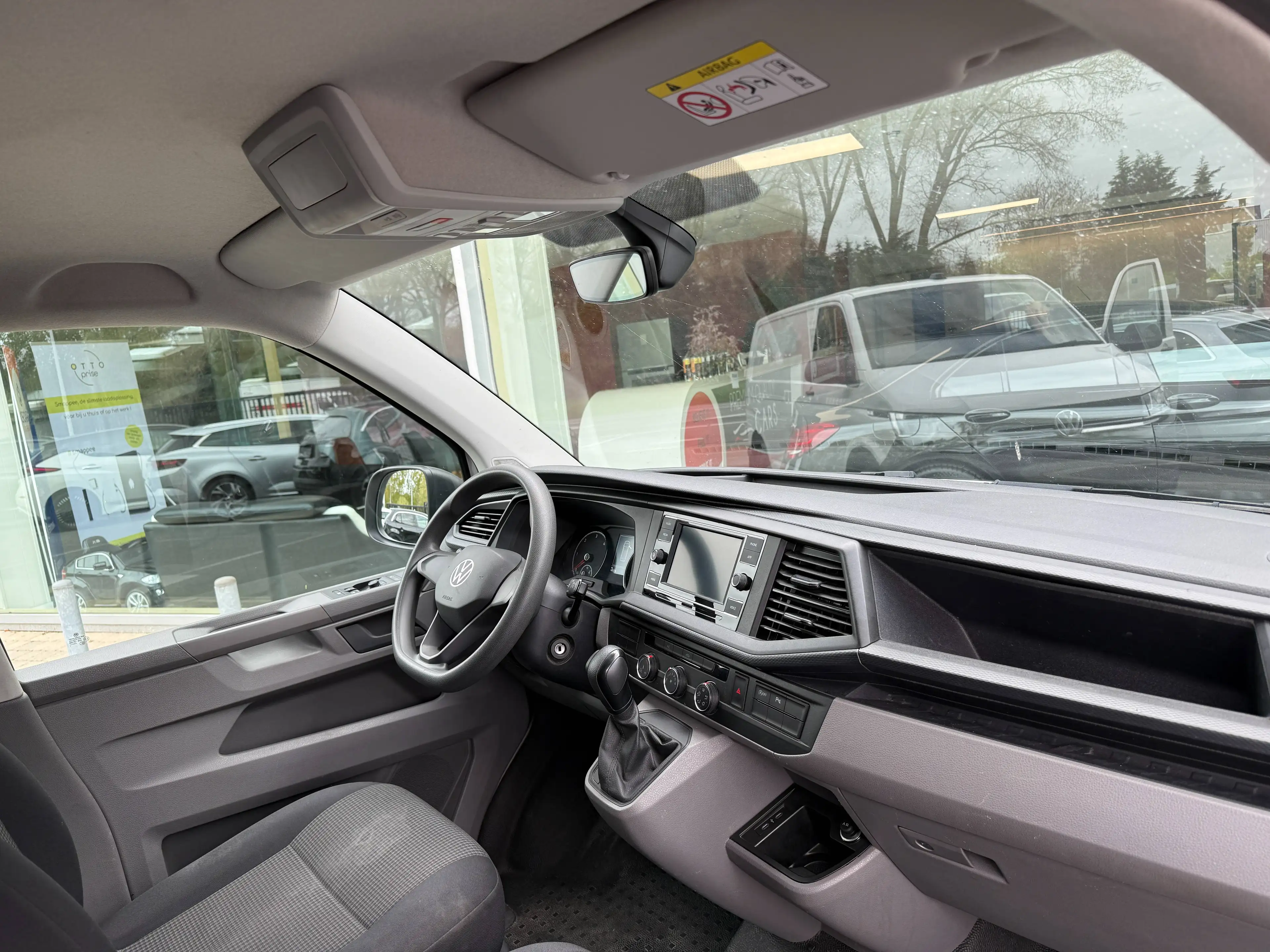Volkswagen T6.1 Transporter AUTOMAAT / CARPLAY / TREKHAAK / AIRCO / SENSOREN / — photo 18