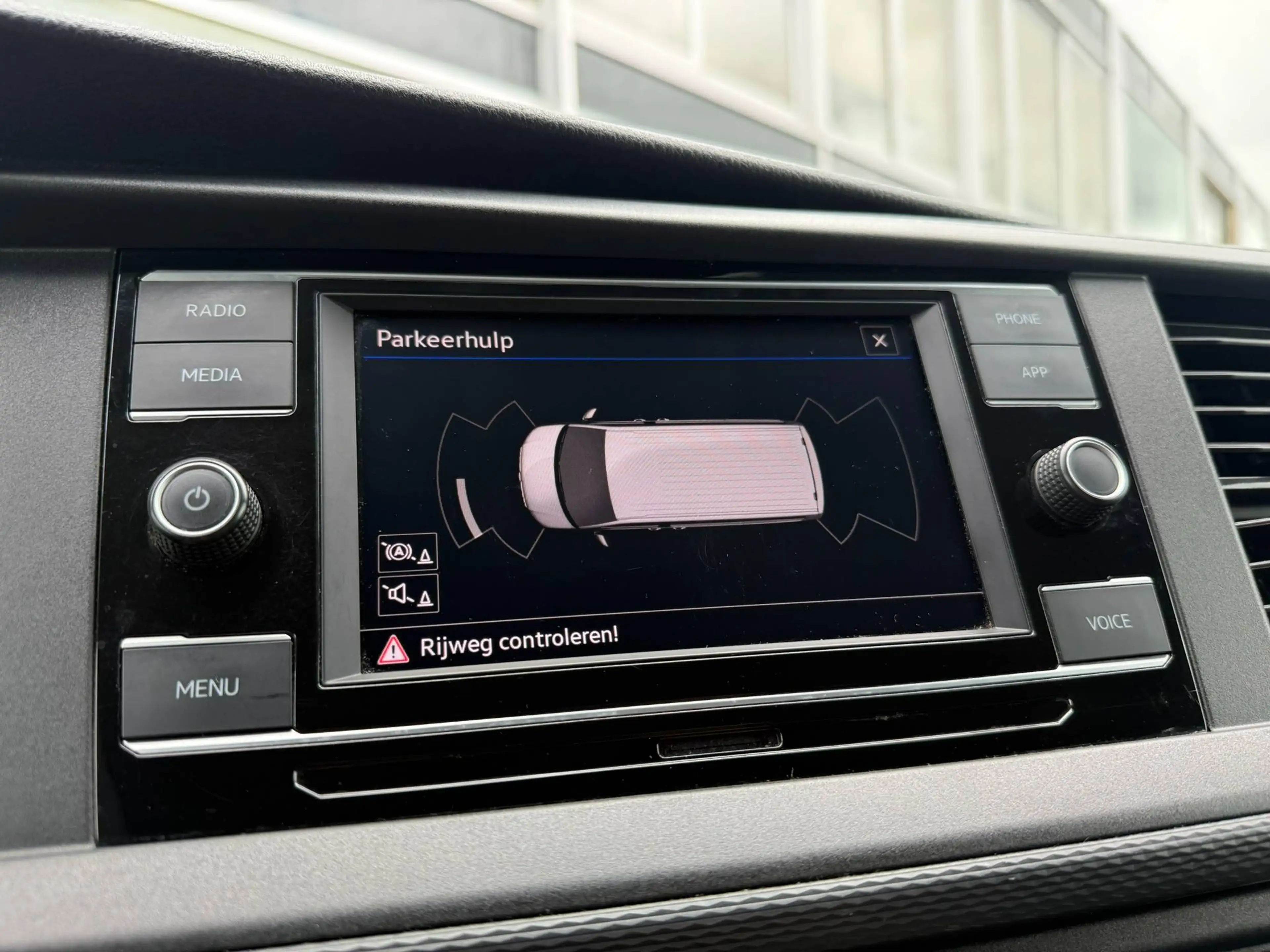 Volkswagen T6.1 Transporter AUTOMAAT / CARPLAY / TREKHAAK / AIRCO / SENSOREN / — photo 25