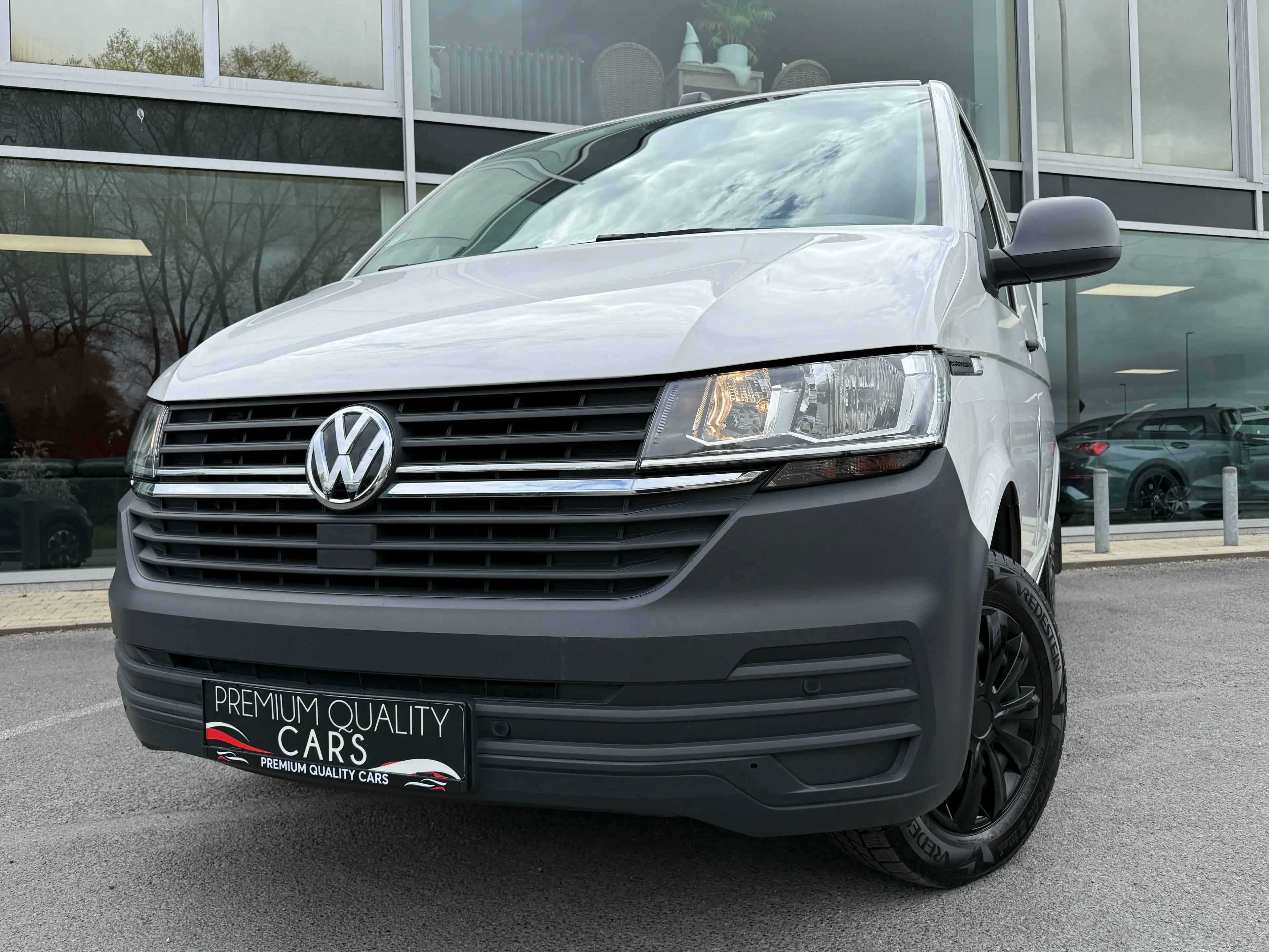 Volkswagen T6.1 Transporter AUTOMAAT / CARPLAY / TREKHAAK / AIRCO / SENSOREN / — photo 4