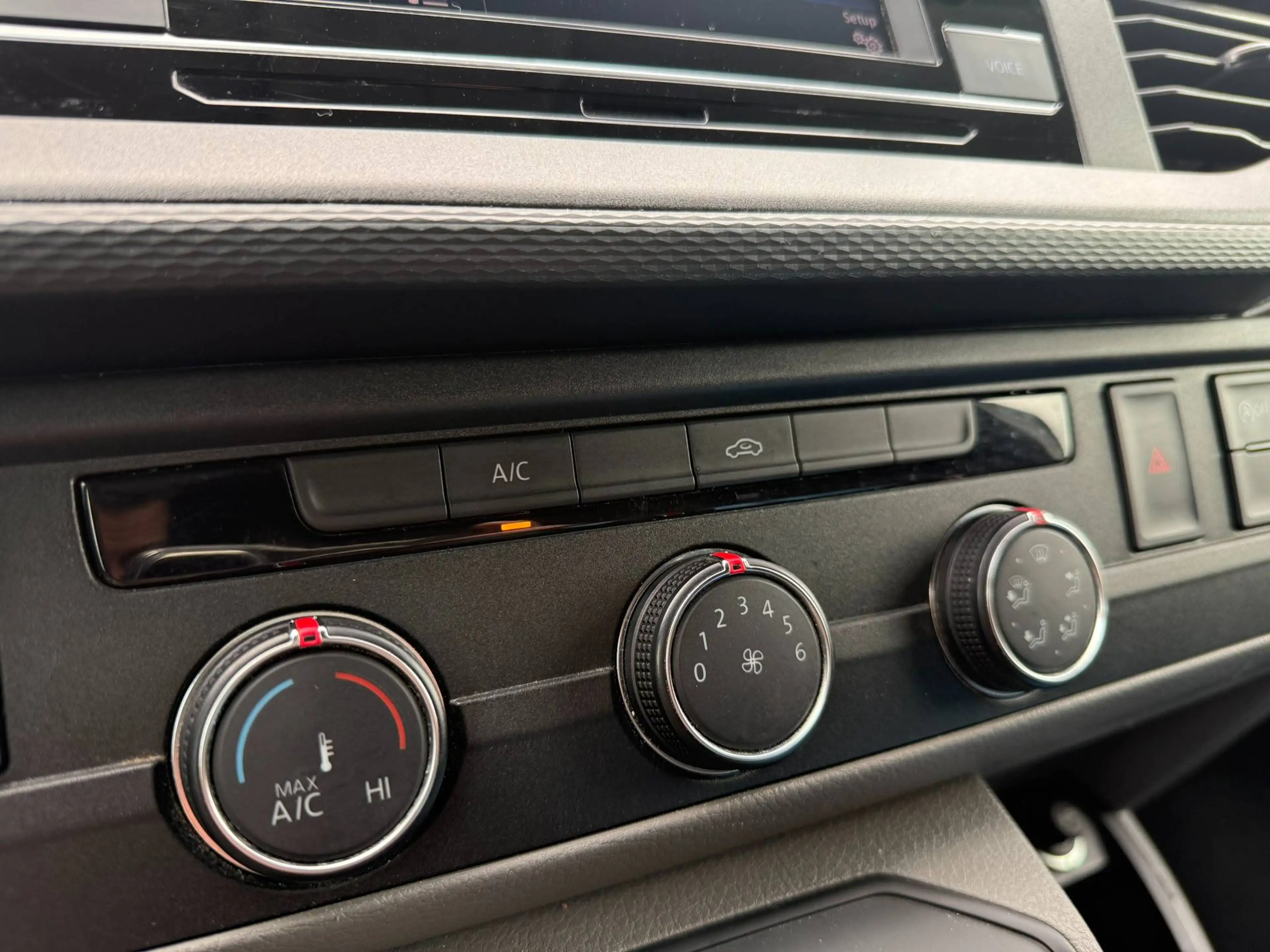 Volkswagen T6.1 Transporter AUTOMAAT / CARPLAY / TREKHAAK / AIRCO / SENSOREN / — photo 22