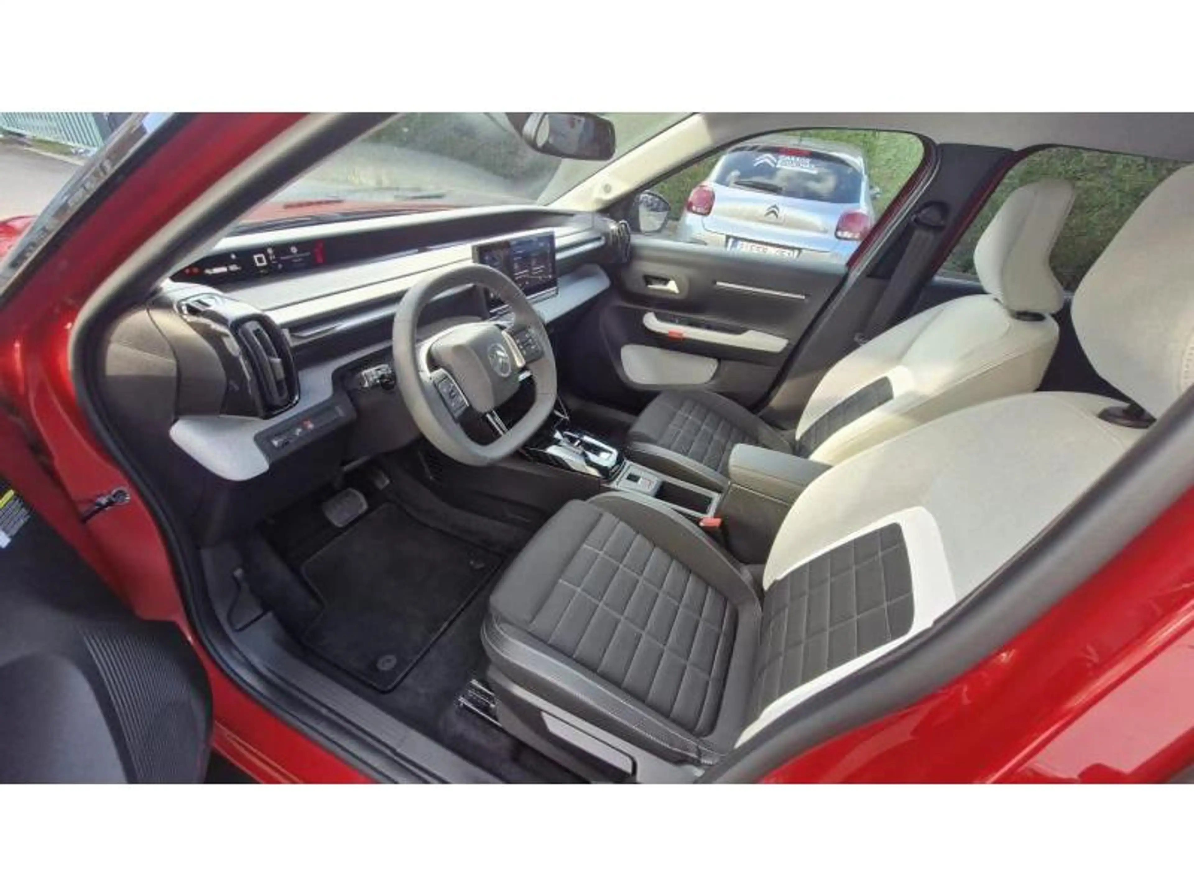 Citroen C3 & ë- IV Max — photo 3