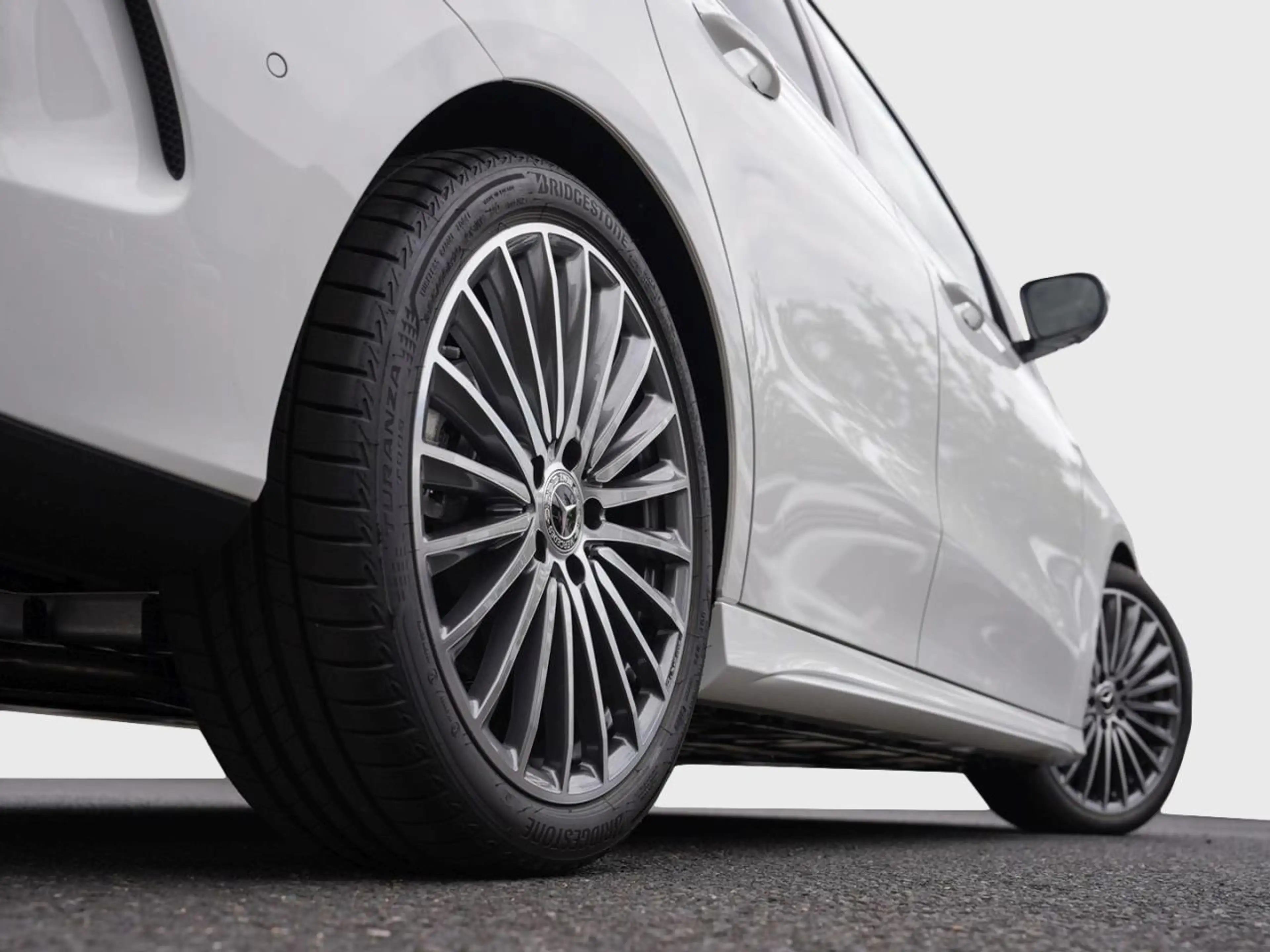 Mercedes-Benz B 220 d AMG Navi Distronic Panorama 360° AHK — photo 5