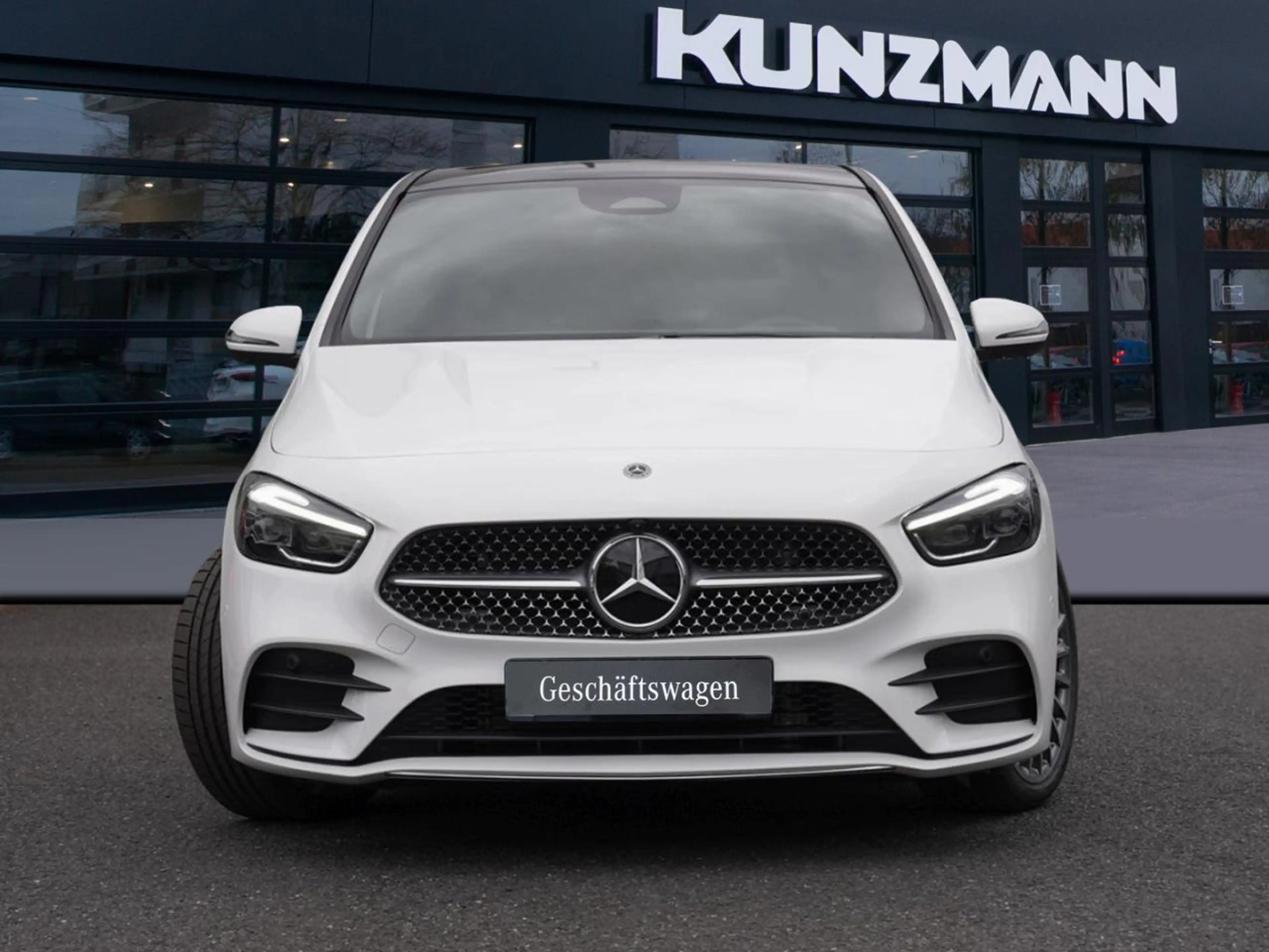 Mercedes-Benz B 220 d AMG Navi Distronic Panorama 360° AHK — photo 2