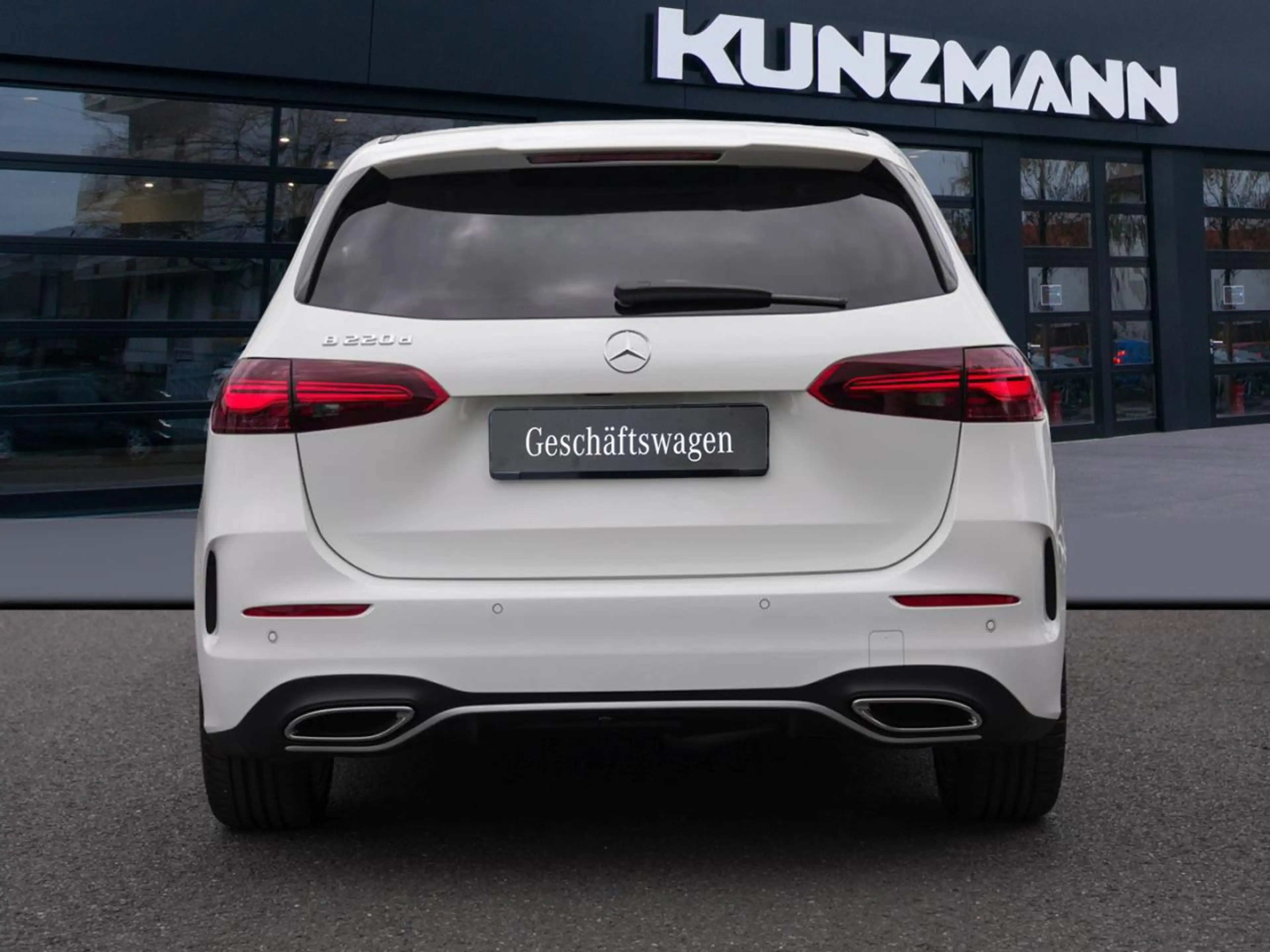 Mercedes-Benz B 220 d AMG Navi Distronic Panorama 360° AHK — photo 4