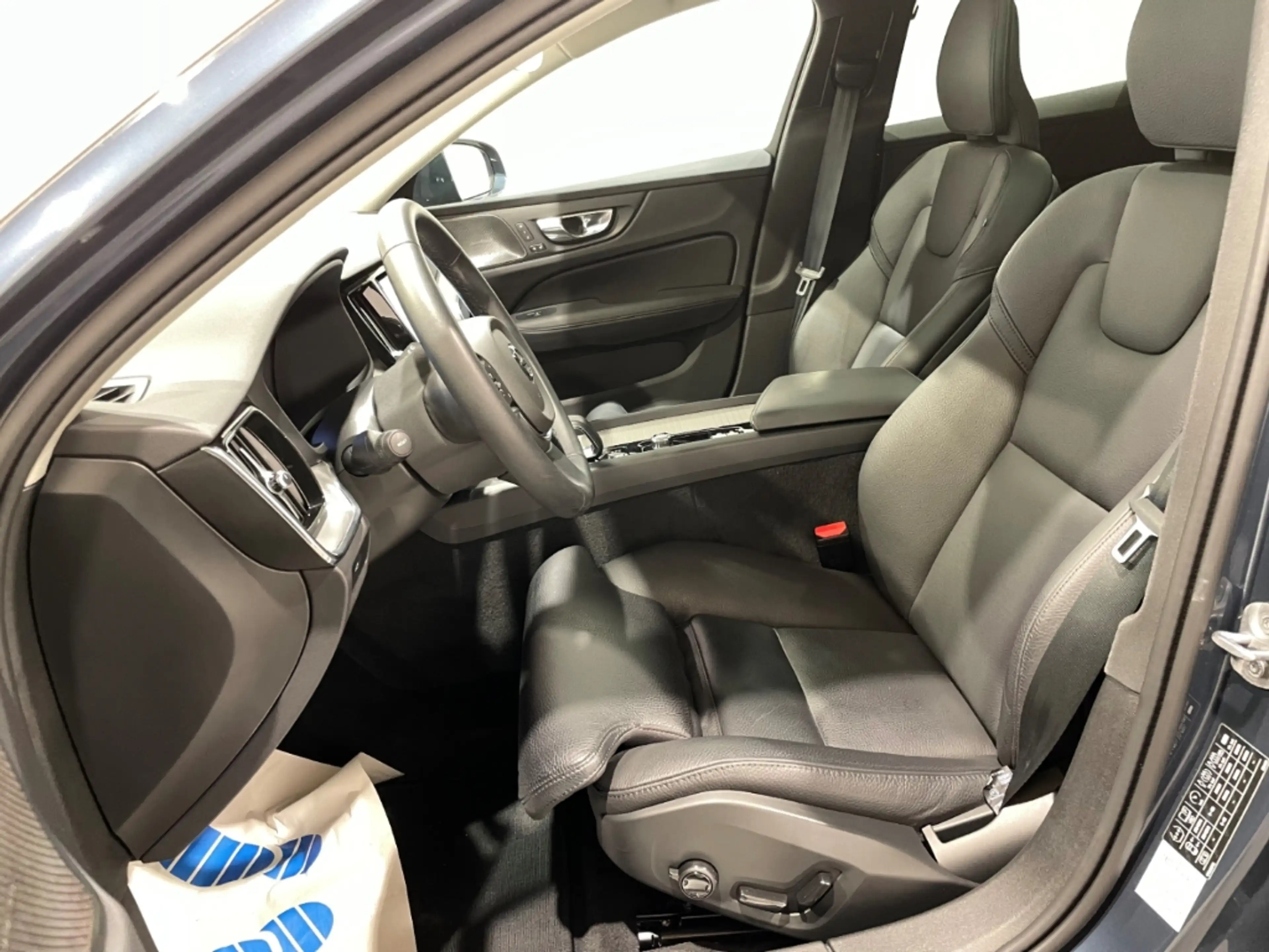Volvo V60 Cross Country Plus AWD Automatik Leder LED ACC Navi Pano — photo 6