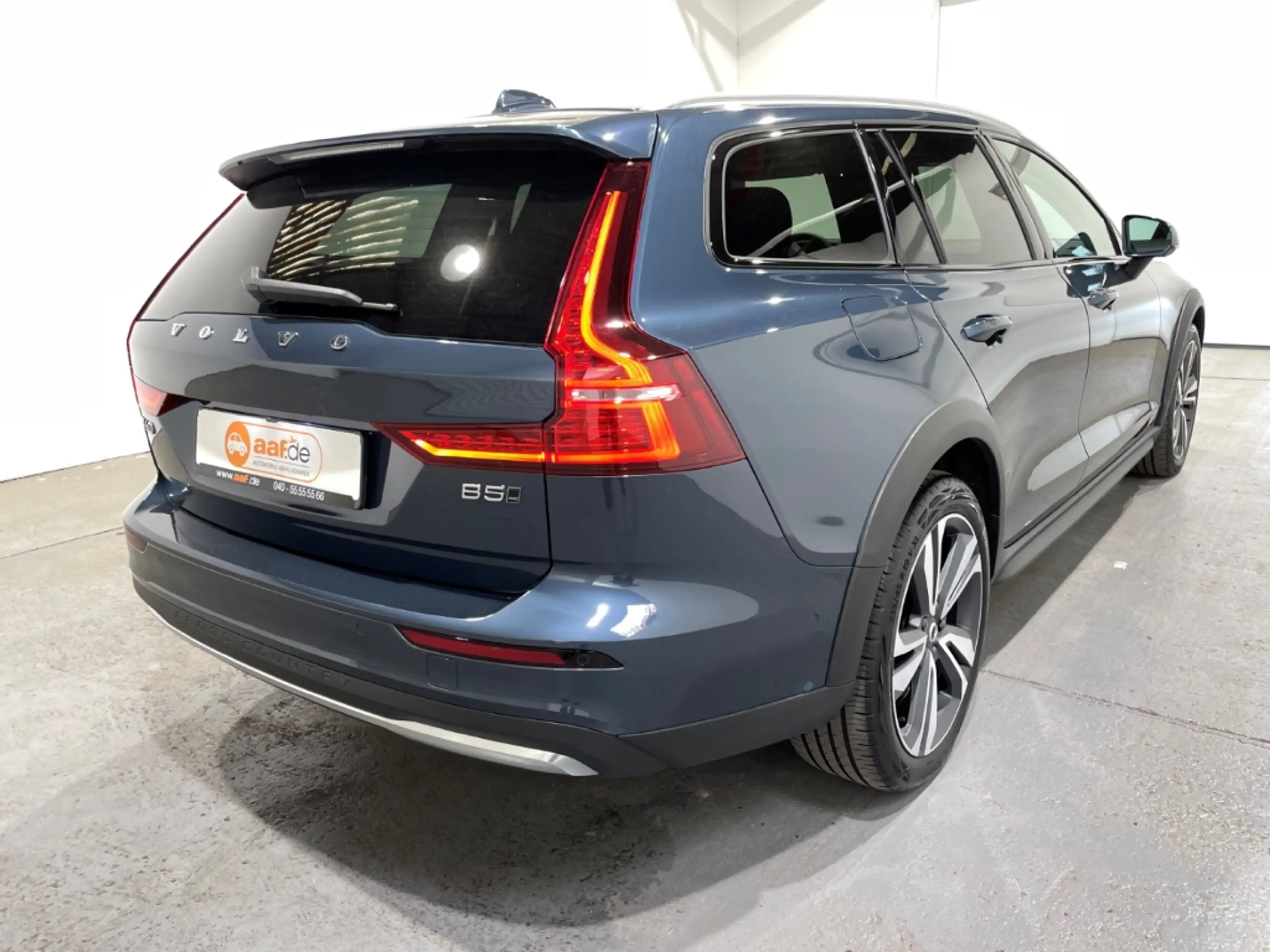 Volvo V60 Cross Country Plus AWD Automatik Leder LED ACC Navi Pano — photo 3
