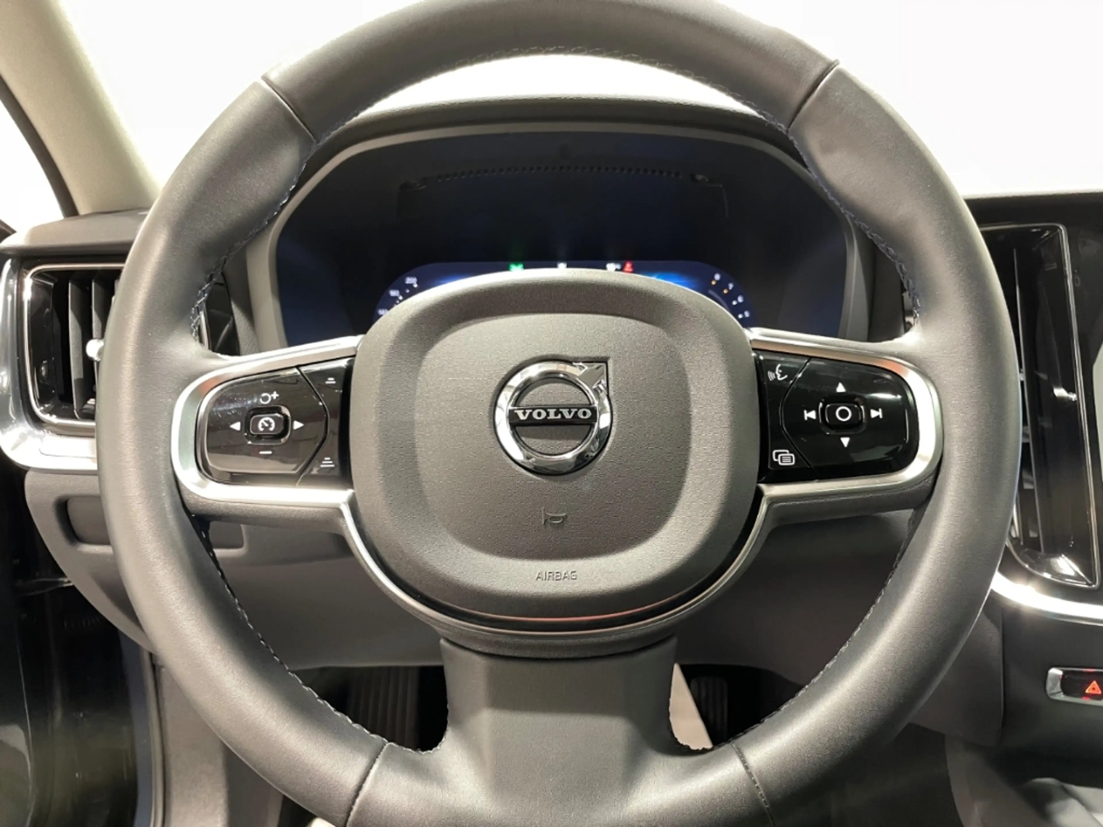 Volvo V60 Cross Country Plus AWD Automatik Leder LED ACC Navi Pano — photo 15