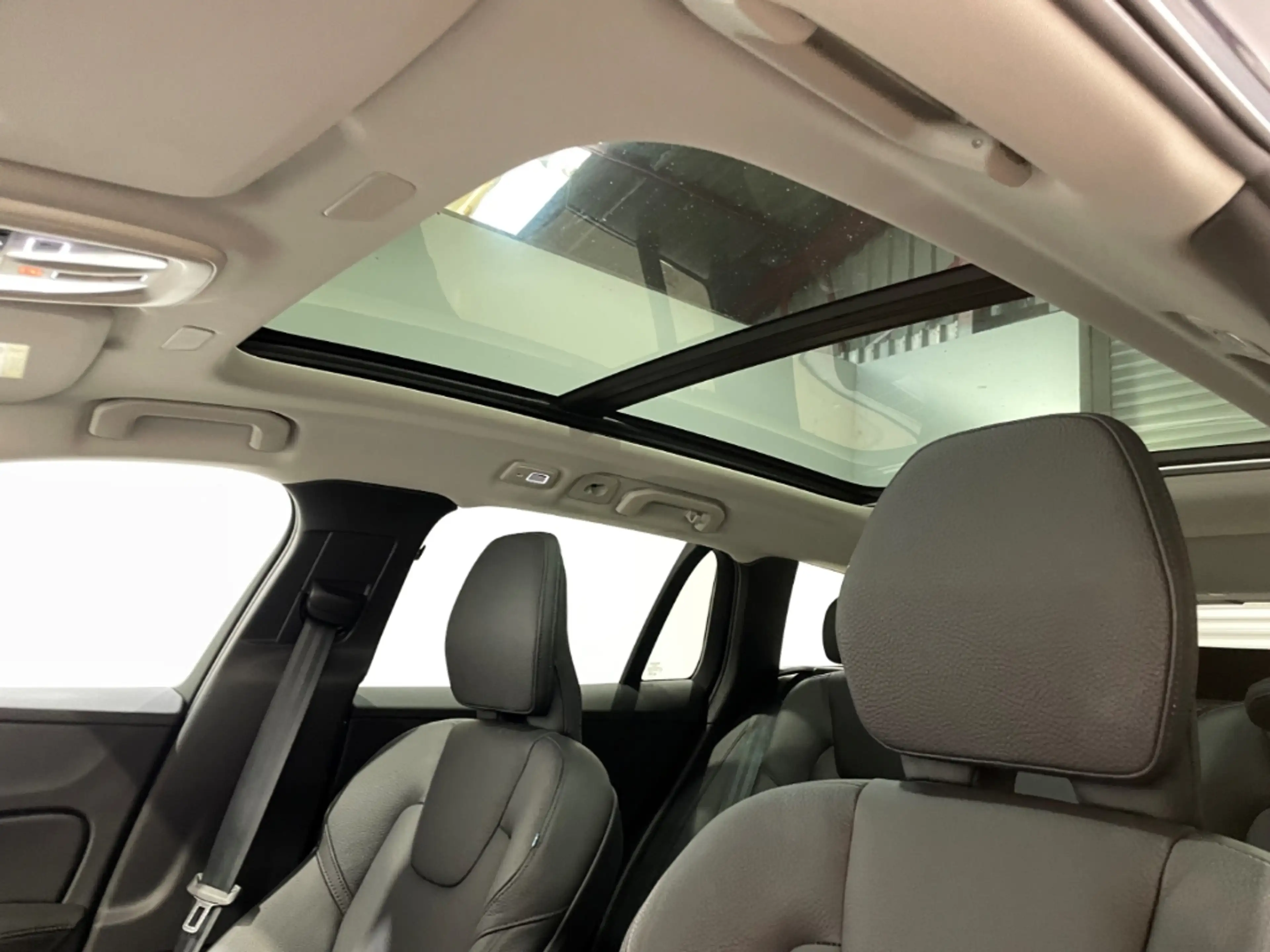 Volvo V60 Cross Country Plus AWD Automatik Leder LED ACC Navi Pano — photo 14